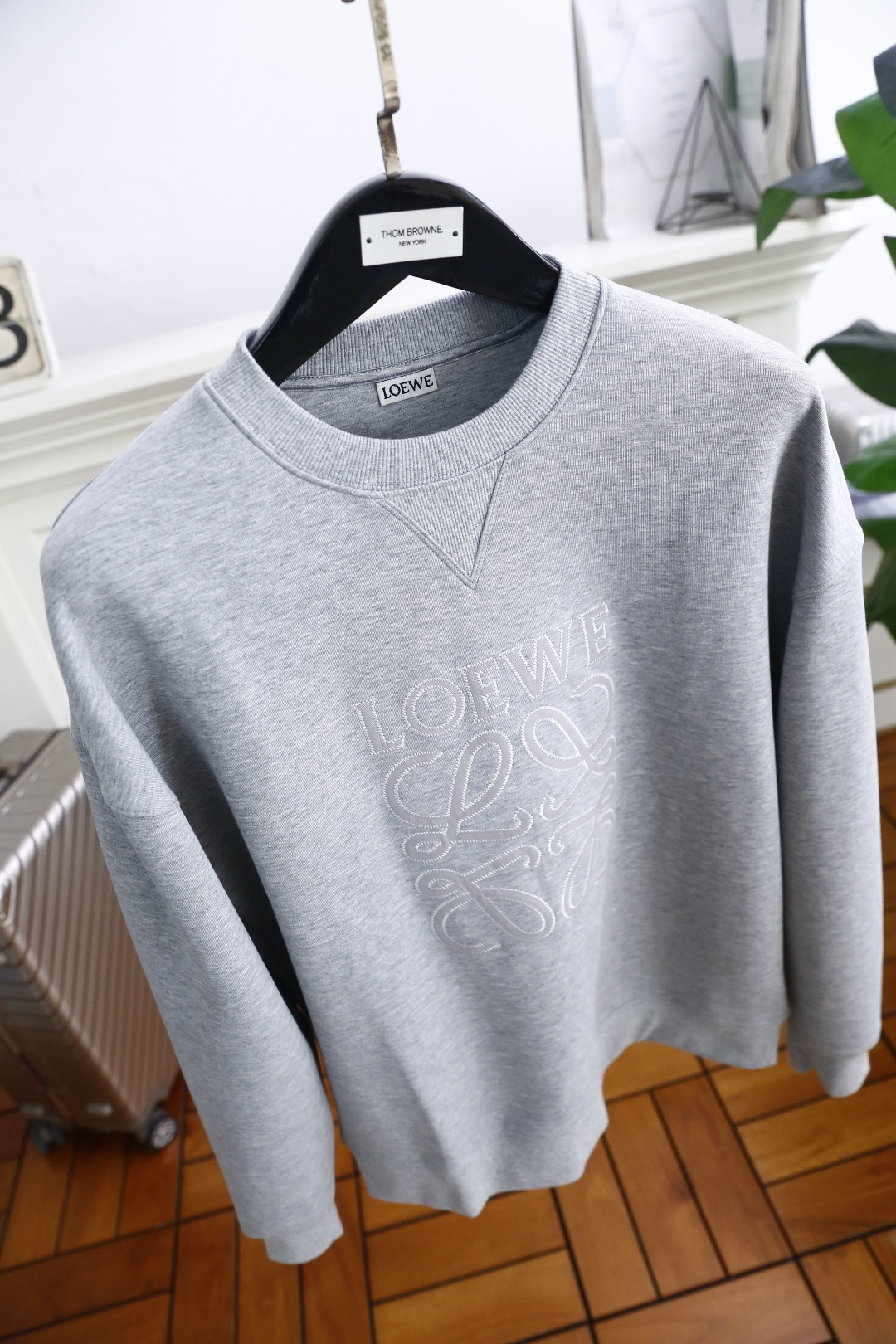 🔥罗意威.
秋季新品时尚男士圆领卫衣🔥奢华经典品牌原版LOGO设计！绝对经得起时间的考验！！采用高档舒适