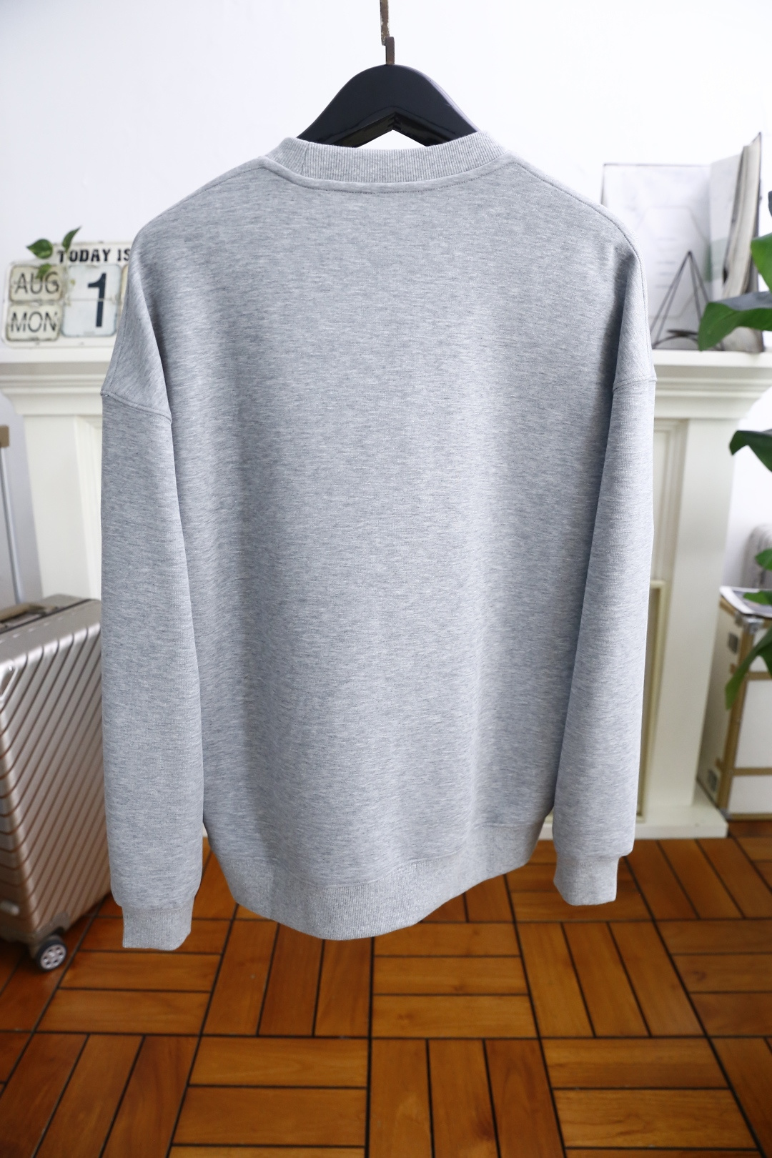 🔥罗意威.
秋季新品时尚男士圆领卫衣🔥奢华经典品牌原版LOGO设计！绝对经得起时间的考验！！采用高档舒适