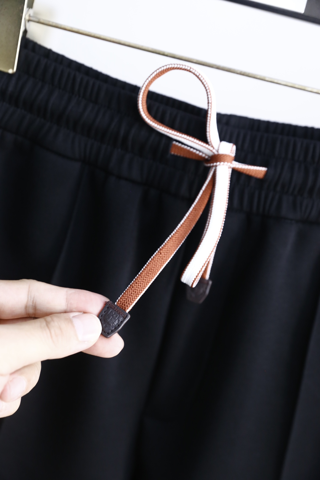 🔥lP🆕.
2025夏季男士👍🏼时尚休闲短裤！经典百搭的款式 没有过多的装饰 主打面料与版型 松紧腰两侧