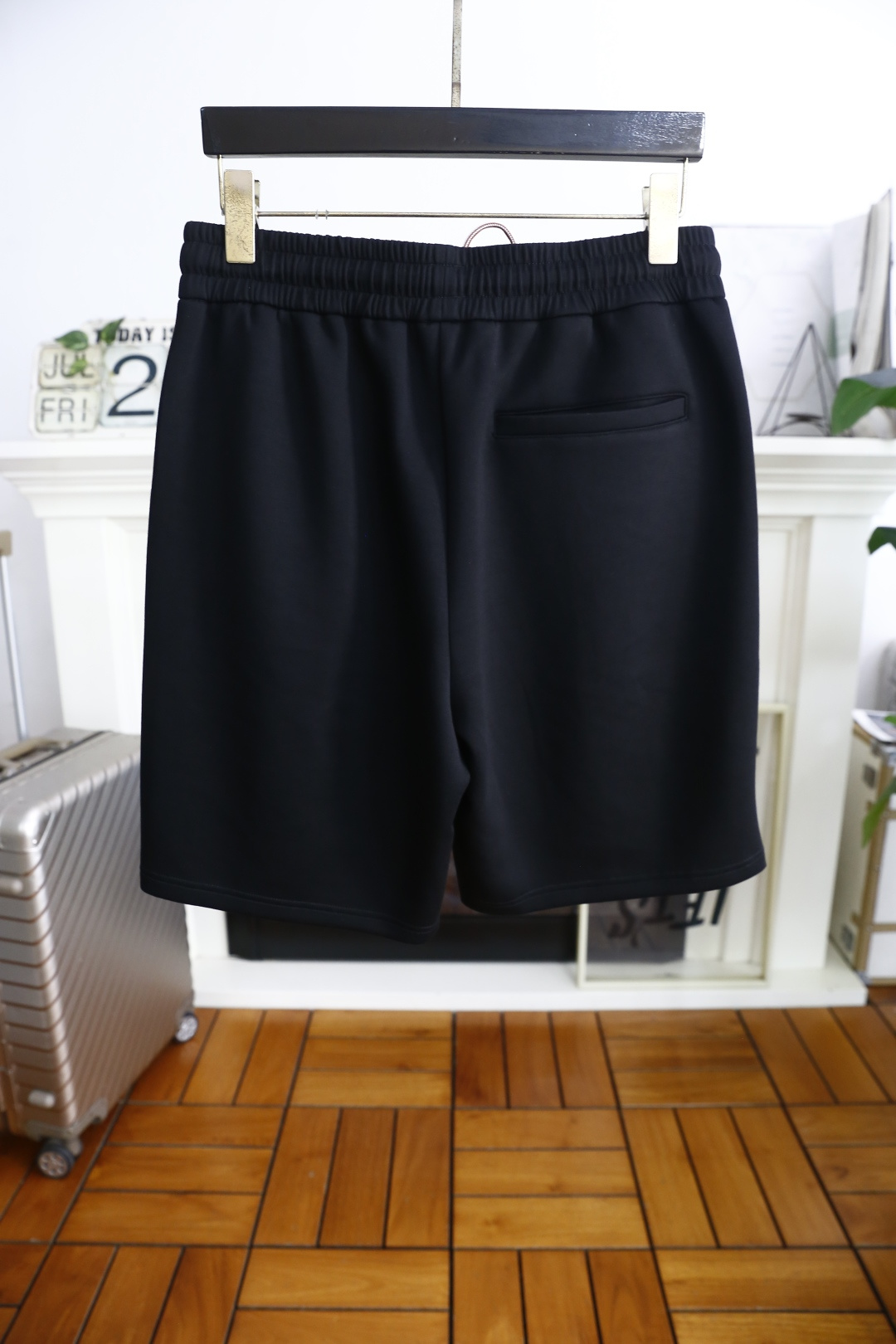 🔥lP🆕.
2025夏季男士👍🏼时尚休闲短裤！经典百搭的款式 没有过多的装饰 主打面料与版型 松紧腰两侧