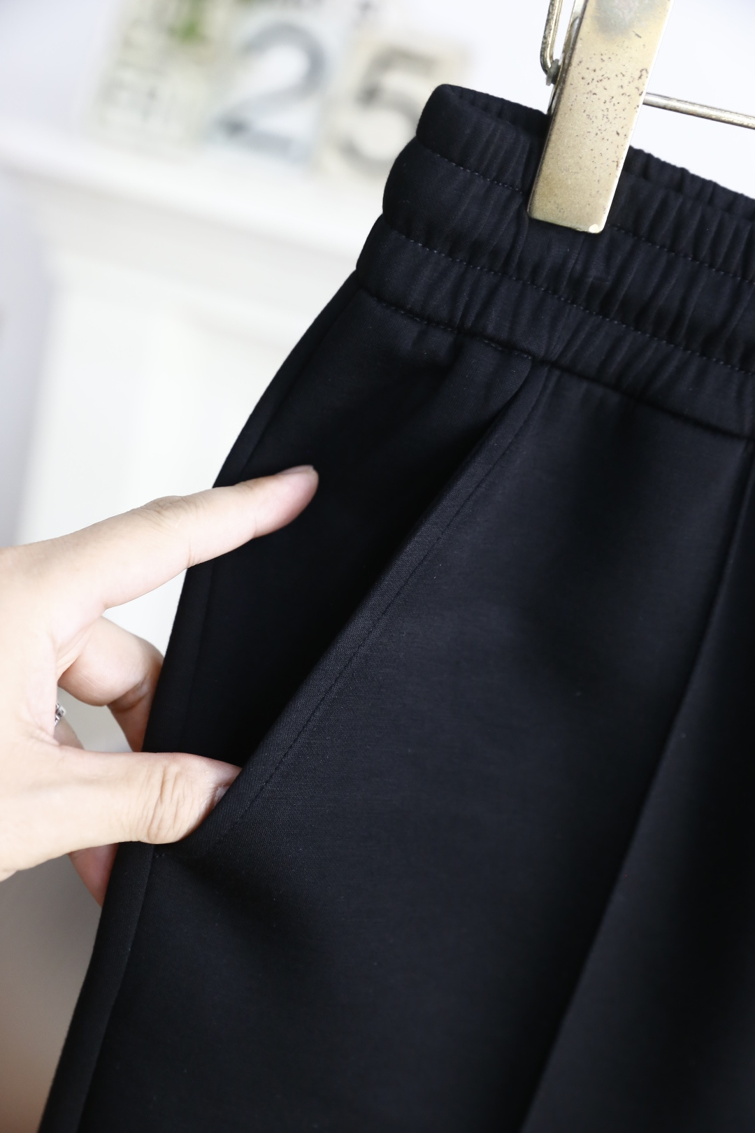 🔥lP🆕.
2025夏季男士👍🏼时尚休闲短裤！经典百搭的款式 没有过多的装饰 主打面料与版型 松紧腰两侧