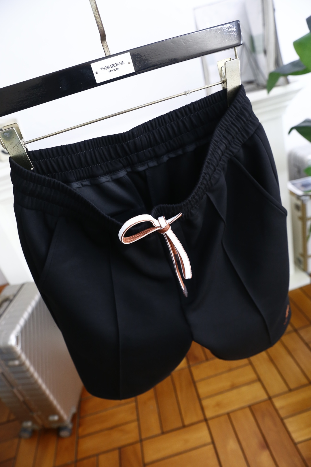 🔥lP🆕.
2025夏季男士👍🏼时尚休闲短裤！经典百搭的款式 没有过多的装饰 主打面料与版型 松紧腰两侧