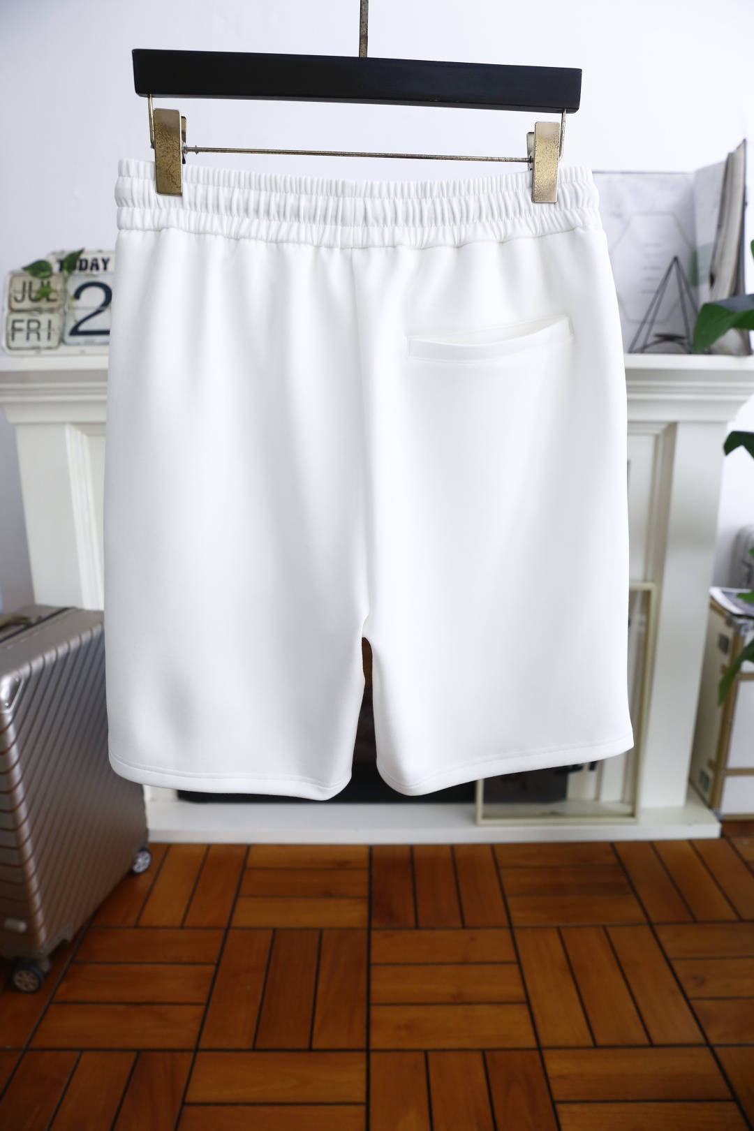 🔥lP🆕.
2025夏季男士👍🏼时尚休闲短裤！经典百搭的款式 没有过多的装饰 主打面料与版型 松紧腰两侧