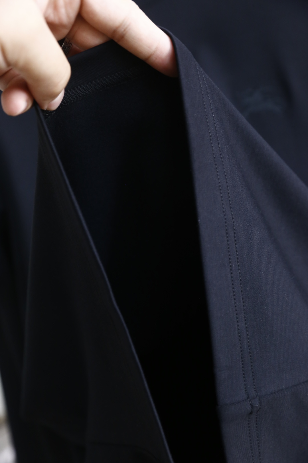 🔥巴宝丽/Burbe*ry.
秋季新款时尚男士中领打底衫！胸前品牌战马LOGO百搭款式！入手便知非常柔软