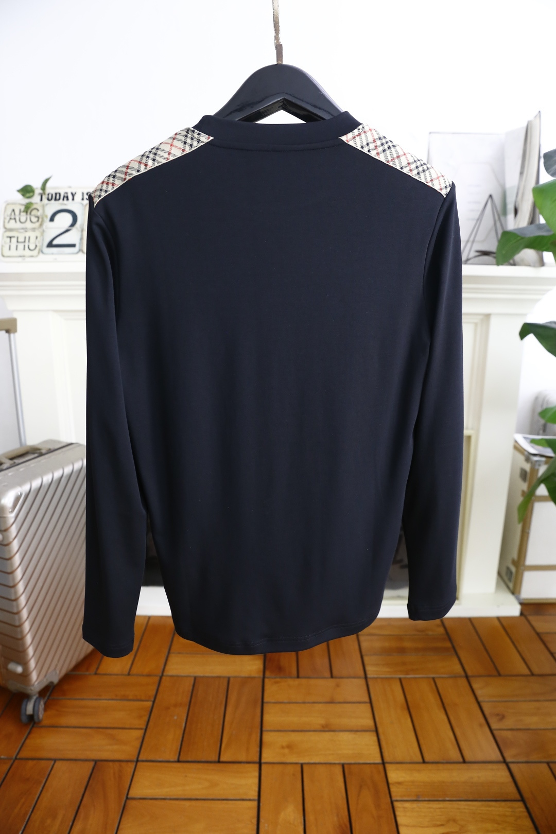 🔥巴宝丽/Burbe*ry.
秋季新款时尚男士中领打底衫！胸前品牌战马LOGO百搭款式！入手便知非常柔软