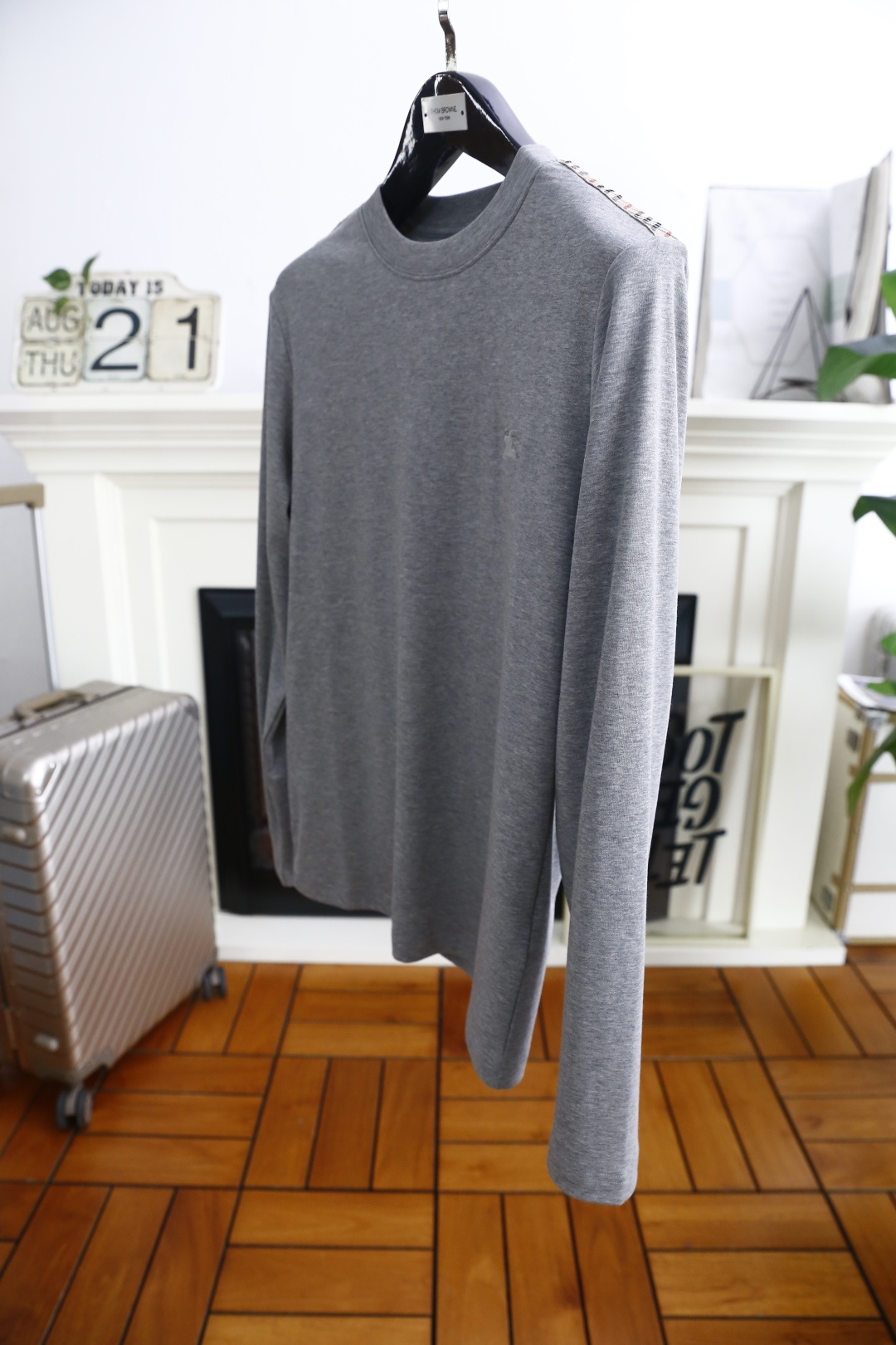 🔥巴宝丽/Burbe*ry.
秋季新款时尚男士中领打底衫！胸前品牌战马LOGO百搭款式！入手便知非常柔软