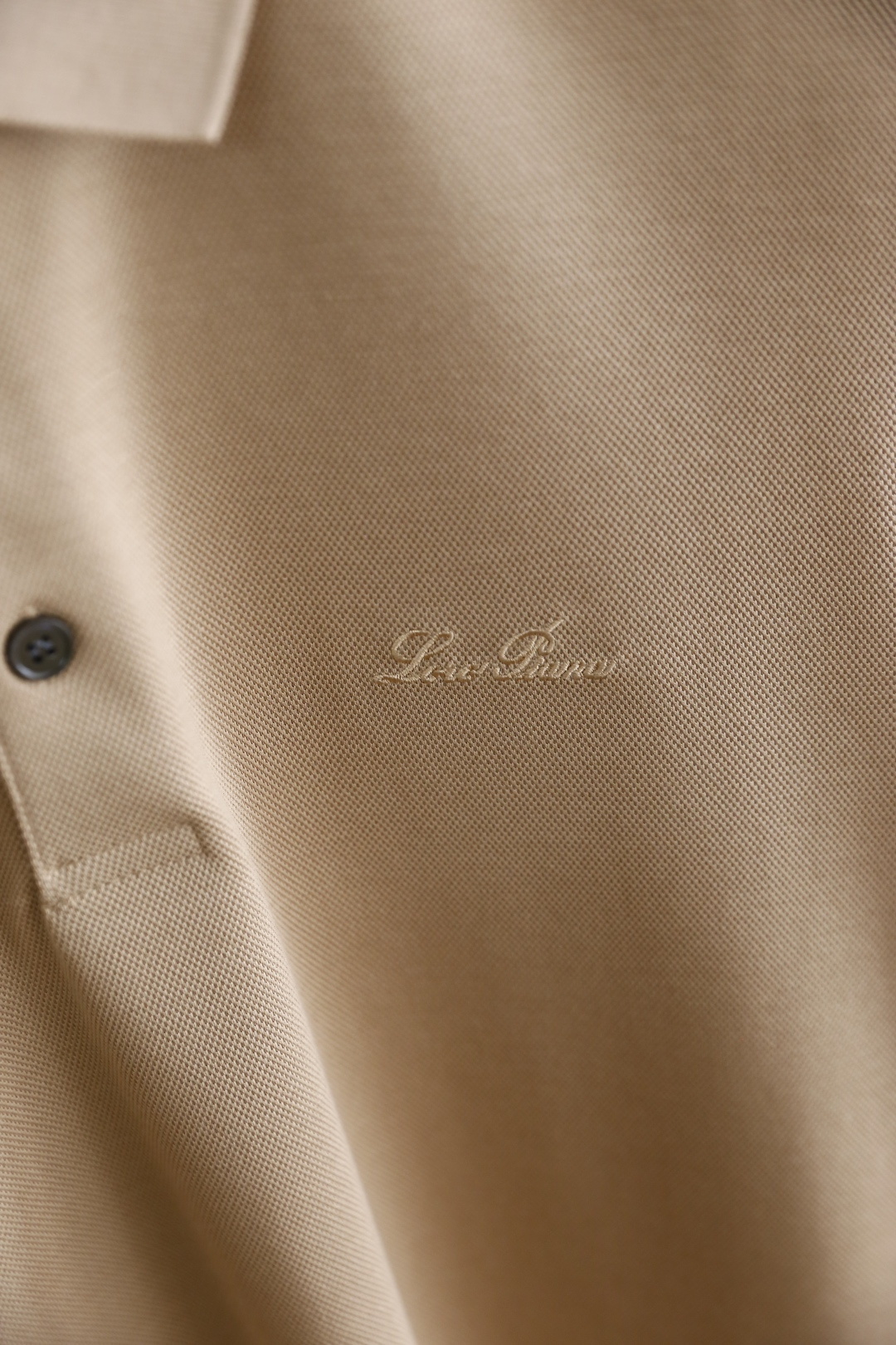 🔥lP🆕.
秋季新款🆕男士长袖翻领Polo衫！胸前奢华品牌经典LOGO设计，采用高档顶级🔝舒适保暖面料👍