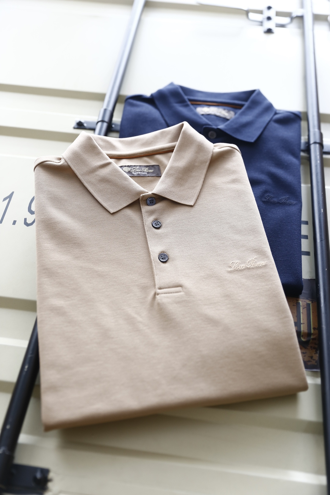 🔥lP🆕.
秋季新款🆕男士长袖翻领Polo衫！胸前奢华品牌经典LOGO设计，采用高档顶级🔝舒适保暖面料👍