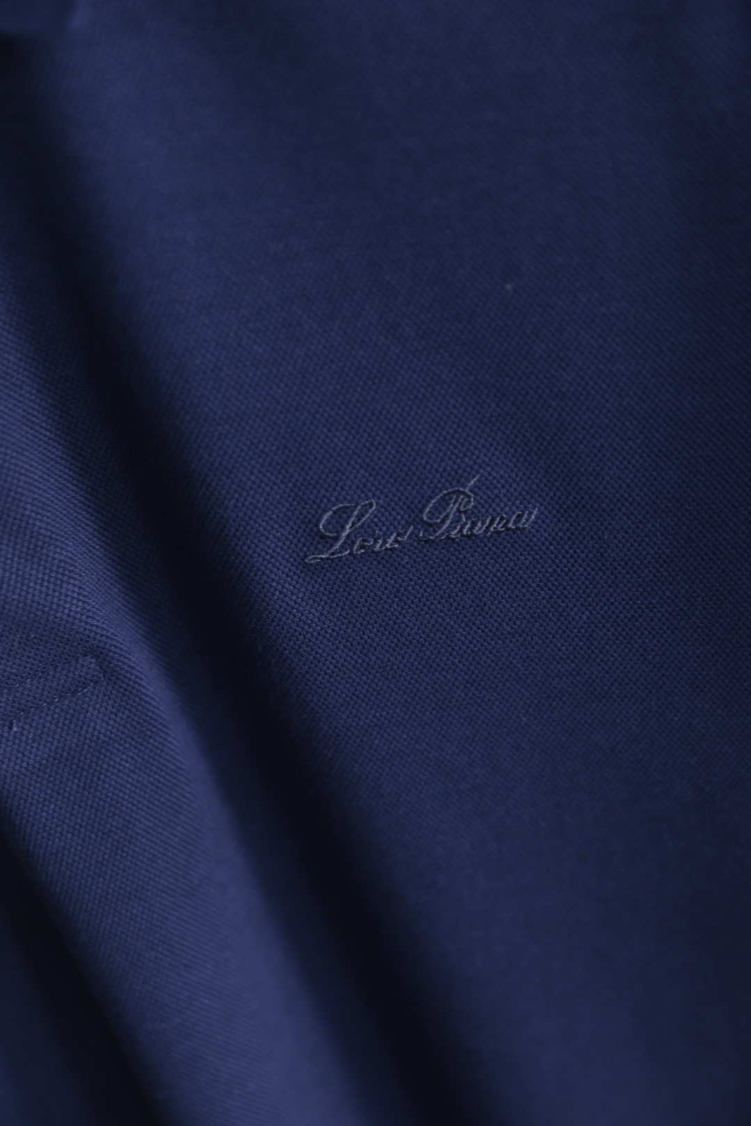 🔥lP🆕.
秋季新款🆕男士长袖翻领Polo衫！胸前奢华品牌经典LOGO设计，采用高档顶级🔝舒适保暖面料👍