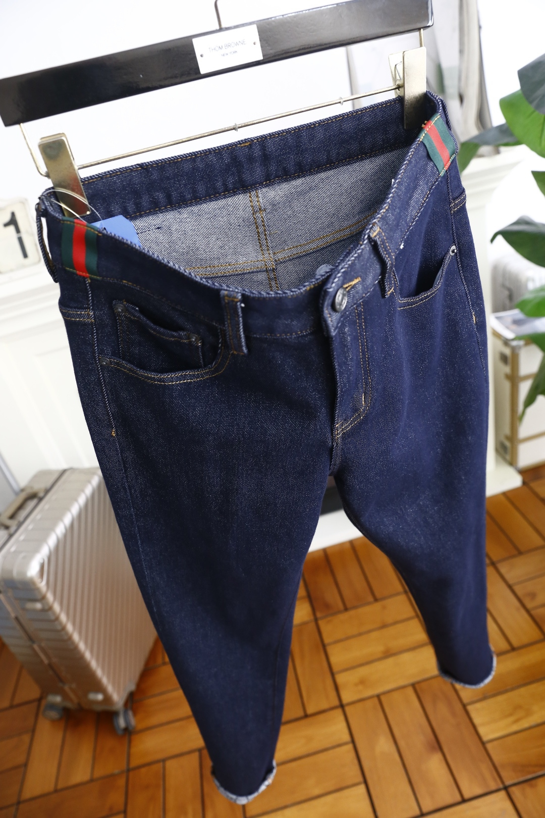 🔥古驰/Gu*ci.
季新品时尚男士牛仔裤👖采用客供水洗弹力牛仔裤！奢华经典品牌Logo标志彰显品牌特征