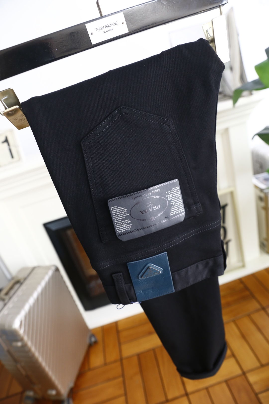 🔥普拉*/Pr*da.
季新品时尚男士休闲牛仔裤👖采用客供水洗弹力牛仔面料！奢华经典品牌三角标Logo标