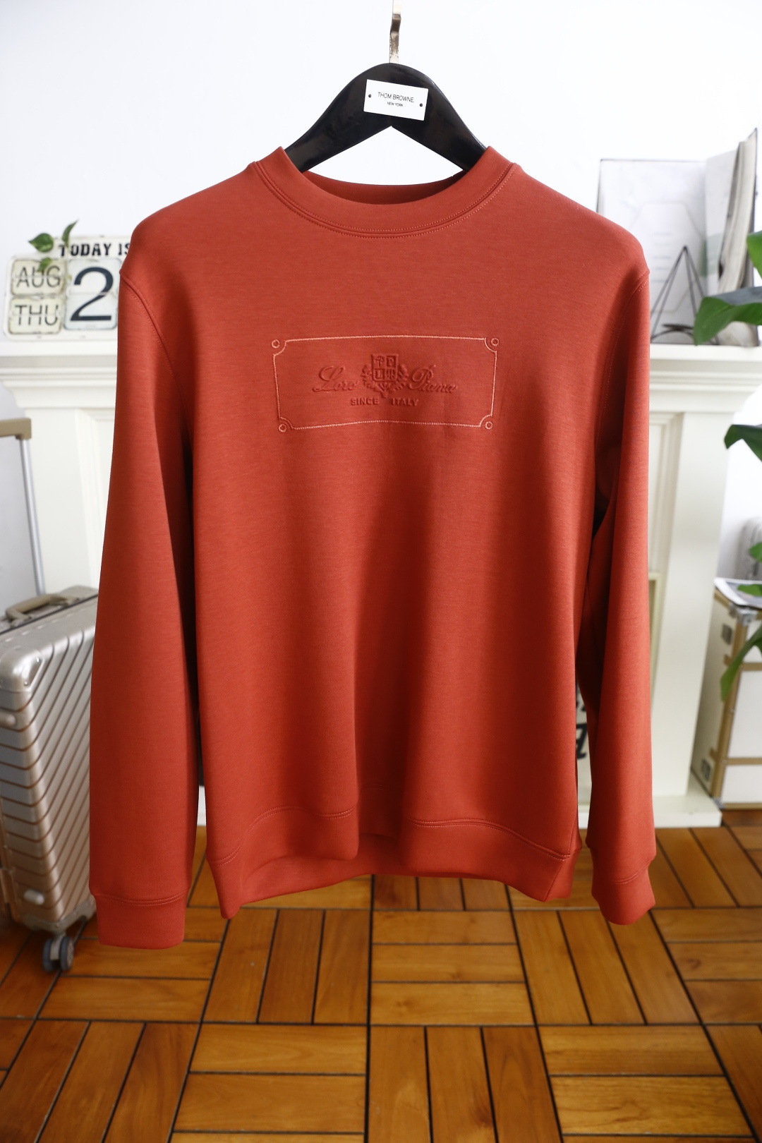 NO:513740,LP. 26 autumn new fashion men's high-quality long-sleeved base shirt!  It uses high-end comfortable and warm fabrics, which are comfortable and warm, and can be anti-static and comfortable and smooth. The design details of the luxury classic brand letter LOGO are all high-end. The style is superb and crisp and stylish. It is a versatile street sports item. The upper body is low-key but luxurious. The must-have counter size M-3XL for trendy men, shipped the next day!  loro piana alexander wang19860909LP. 26秋季新品时尚男士高品质长袖打底衫！采用高档舒适保暖面料,舒适保暖极佳 可防静电手感舒适顺滑 ,奢华经典品牌字母LOGO设计细节之处尽显高级,版型超赞挺括有型 ,街头运动百搭单品,上身低调而不失奢华,潮男必备款专柜尺码M-3XL,隔天出货！,,loro piana,alexander wang,Men's clothing