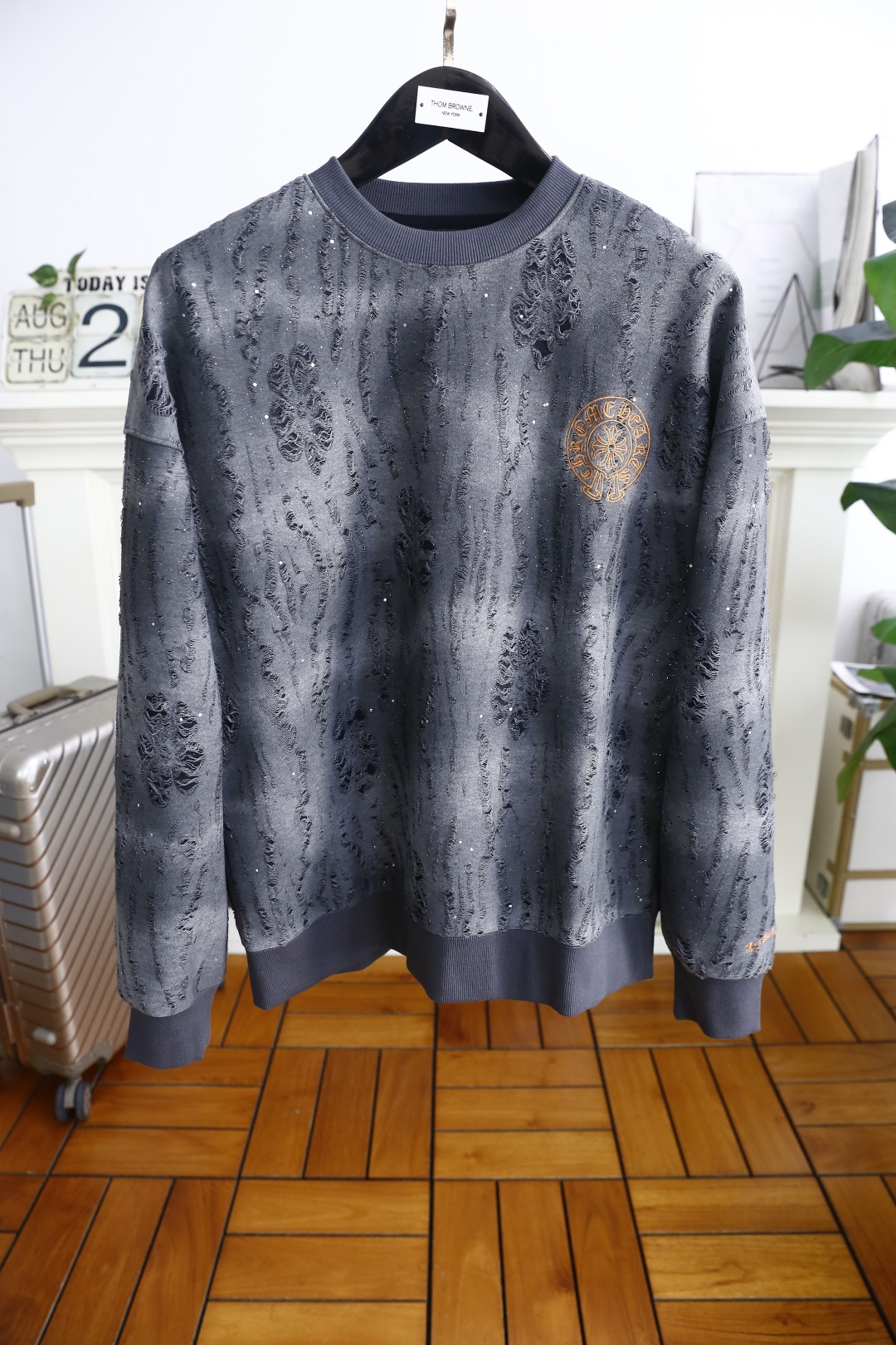 NO:513736,Crowxin 2026 autumn new product fashionable men's round neck sweatshirt luxury classic brand original LOGO design!  It definitely stands the test of time!  !  It uses high-end comfortable fabrics and super comfortable fabrics, which are very high-end and must be purchased if you understand the goods!  The style and tailoring are slim styles, which are very exquisite, showing aura and highlighting the exquisiteness of business men. This is the unique feature, the right slim fit, and the upper body effect is very good!  Complete three standards!  Counter size M-3XL, shipped the next day!  , chrome hearts, hoodie, sweatshirts, alexander wang19860909克罗心 2026秋季新品时尚男士圆领卫衣奢华经典品牌原版LOGO设计！绝对经得起时间的考验！！采用高档舒适面料,超舒适面料,非常显档次懂货的必须入！版型剪裁属于修身款 非常精致,显气场,又会凸显商务男士的精致,这就是独到之处,恰到好处的修身,上身效果非常赞！三标齐全！专柜尺码M-3XL,隔天出货！,,chrome hearts,hoodie,sweatshirts,alexander wang,Men's clothing