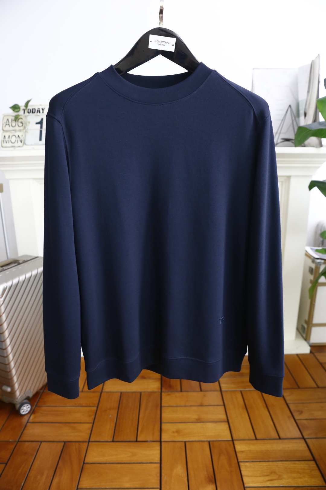 NO:513738,TF. 2026 autumn new product fashionable men's round neck long sleeve luxury classic letter LOGO design!  It definitely stands the test of time!  !  It uses high-end modal fabric and super comfortable fabric, which is very classy and must be purchased if you understand the goods!  The style and tailoring are slim styles, which are very exquisite, showing aura and highlighting the exquisiteness of business men. This is the unique feature, the right slim fit, and the upper body effect is very good!  Counter size M-3XL, shipped the next day!  ,,tom ford,alexander wang19860909TF. 2026秋季新品时尚男士圆领长袖奢华经典字母LOGO设计！绝对经得起时间的考验！！采用高档莫代尔面料,超舒适面料,非常显档次懂货的必须入！版型剪裁属于修身款 非常精致,显气场,又会凸显商务男士的精致,这就是独到之处,恰到好处的修身,上身效果非常赞！专柜尺码M-3XL,隔天出货！,,tom ford,alexander wang,Men's clothing