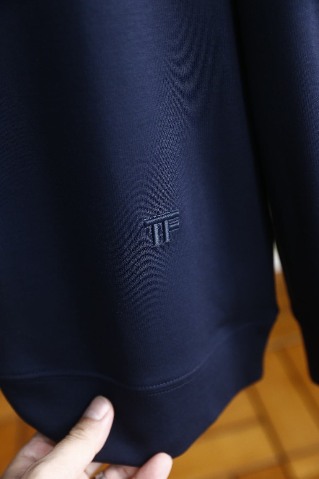 🔥TF.
秋季新品时尚男士圆领长袖🔥奢华经典字母LOGO设计！绝对经得起时间的考验！！采用高档莫代尔面料