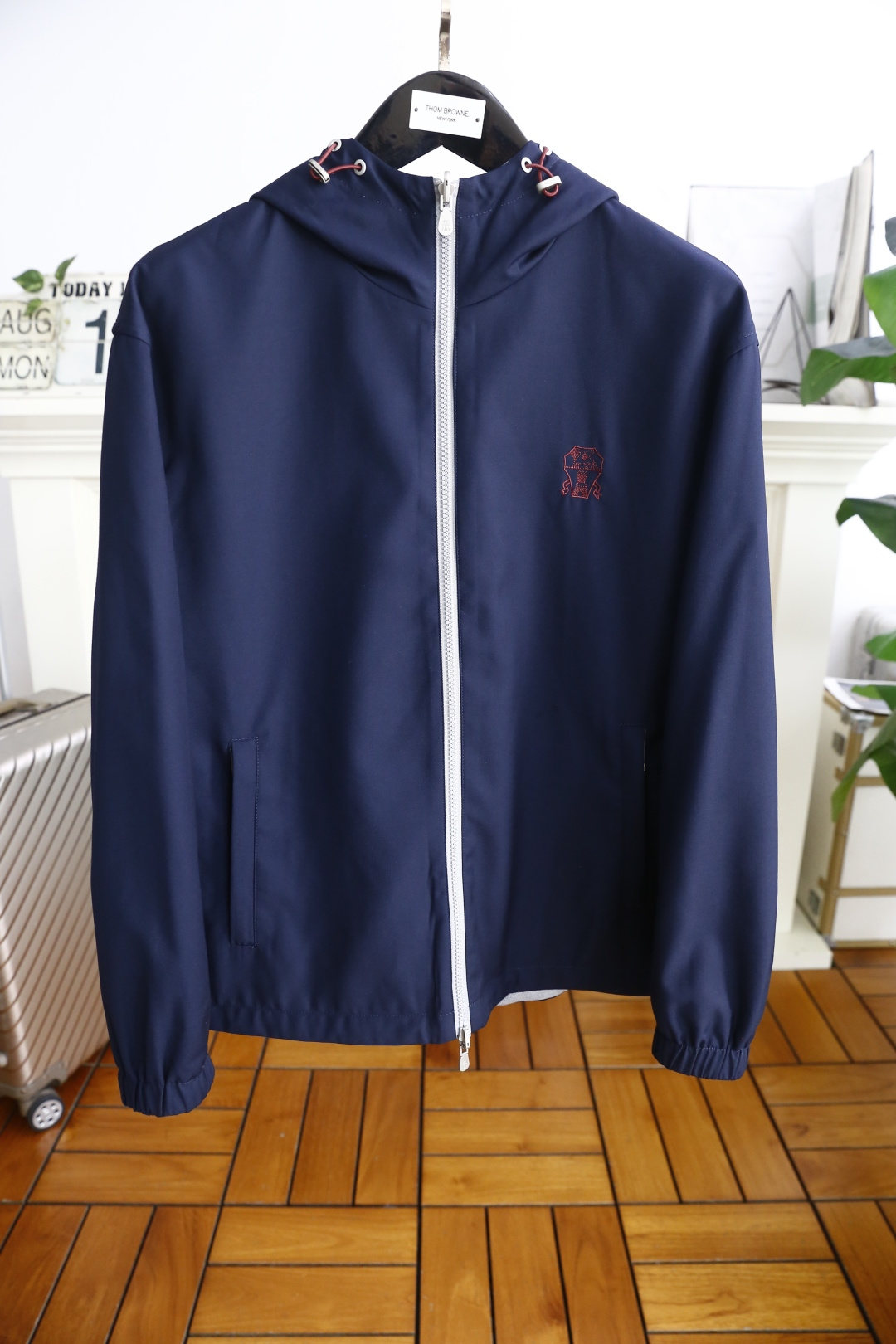 NO:513732,Brunello Cucinelli. 2026 autumn new top-grade original single men's double-sided wearable jacket!  The stylish hooded design is made of comfortable worsted wool fabric!  The classic brand LOGO elements are comfortable and exquisite in the upper body, excellent warmth and excellent effect on the upper body, fully reflecting the man's temperament and taste, fashionable and elegant, and aristocratic background!  Simple and delicate design, perfect cutting, meticulous material, soft and comfortable feel, gorgeous colors, and atmospheric!  48-56, shipped the next day!  brunello cucinelli,jackets & coats,hats,alexander wang19860909Brunello Cucinelli. 2026秋季新品顶级原单男士双面可穿夹克！时尚连帽设计采用舒适精纺羊毛面料！经典品牌LOGO元素,上身舒适工艺精致,保暖极佳,上身效果极佳 ,充分体现男人的气质与品位,时尚优雅,贵族底蕴！简洁细腻的设计,裁剪完美 用料一丝不苟 手感柔软舒适 华丽色彩 彰显大气！48-56,隔天出货！,,brunello cucinelli,jackets & coats,hats,alexander wang,Men's clothing