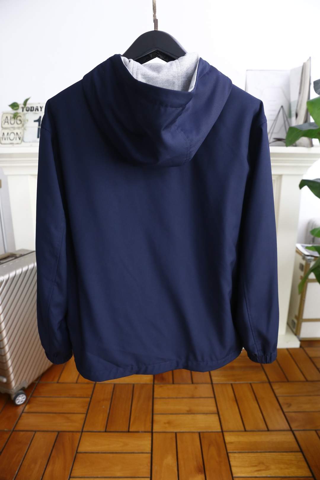 🔥Brunello Cucinelli.
秋季新品🆕顶级原单男士双面可穿夹克！时尚连帽设计📸采用舒适精纺