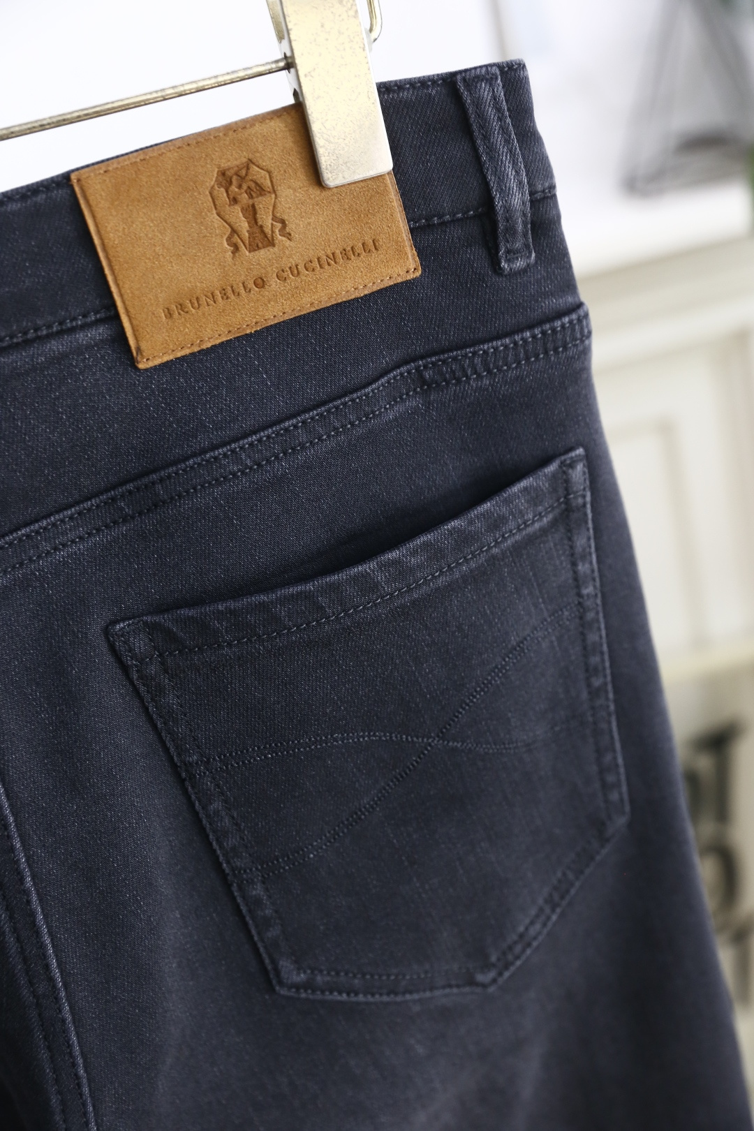 🔥Brunello Cucinelli.
秋季新品原单高端男士牛仔裤！奢华经典品牌字母LOGO配饰 专柜