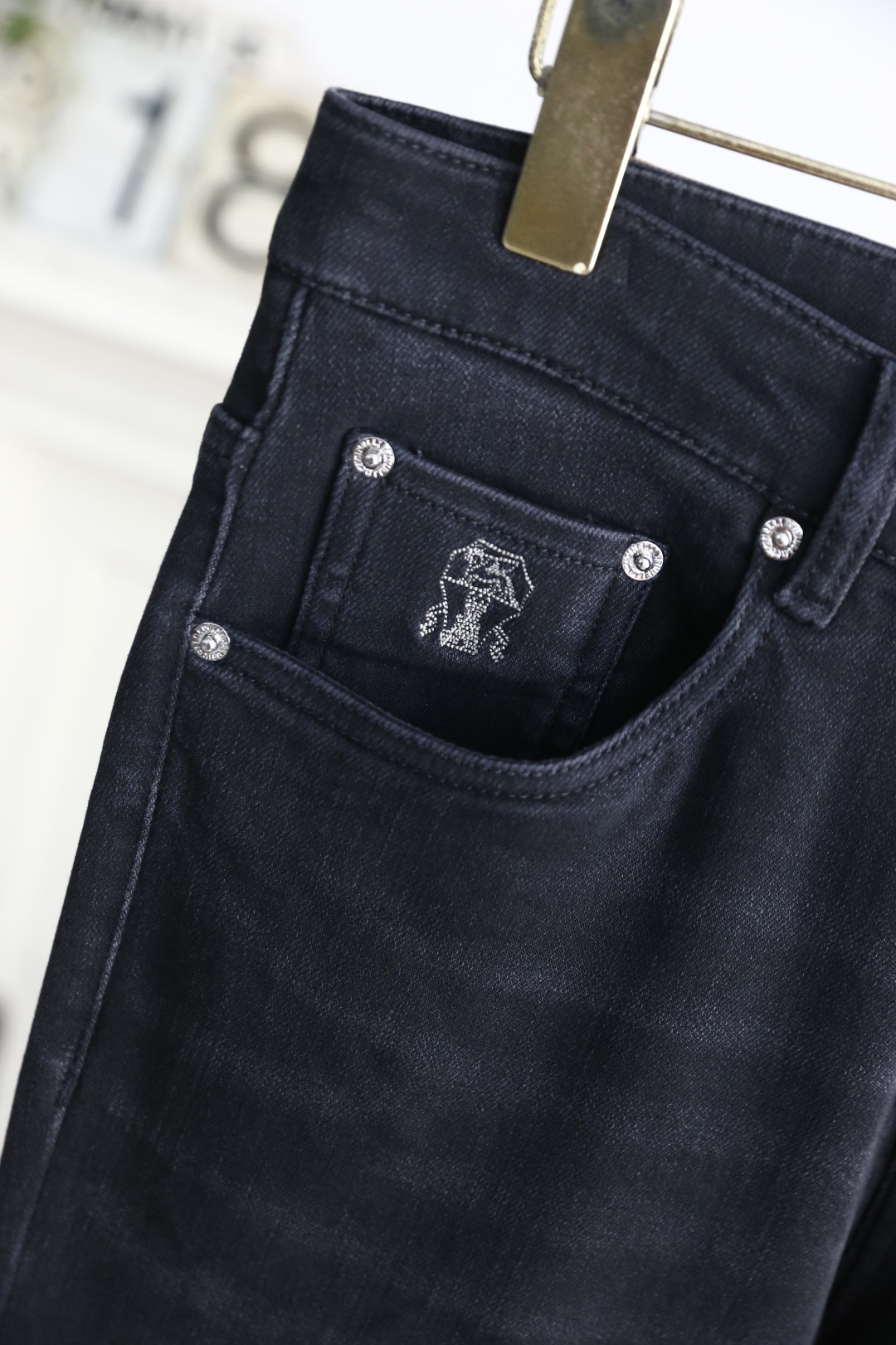 🔥Brunello Cucinelli.
秋季新品原单高端男士牛仔裤！奢华经典品牌字母LOGO配饰 专柜