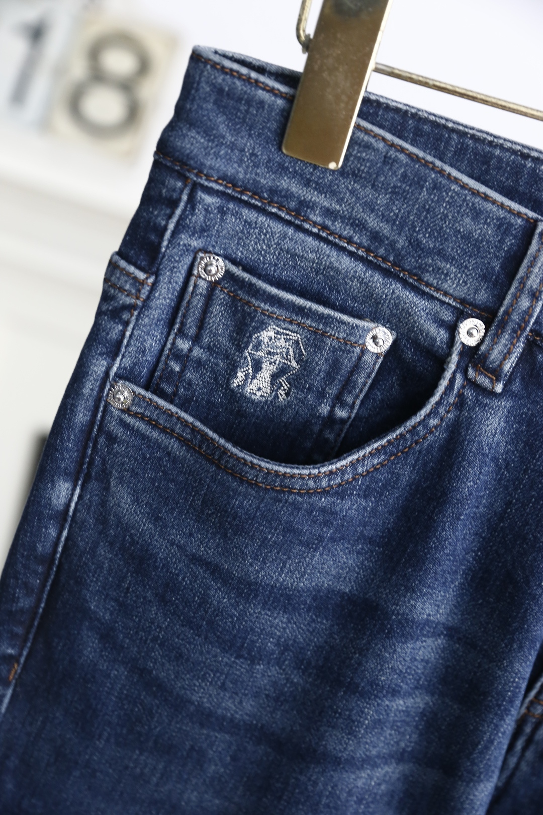 🔥Brunello Cucinelli.
秋季新品原单高端男士牛仔裤！奢华经典品牌字母LOGO配饰 专柜