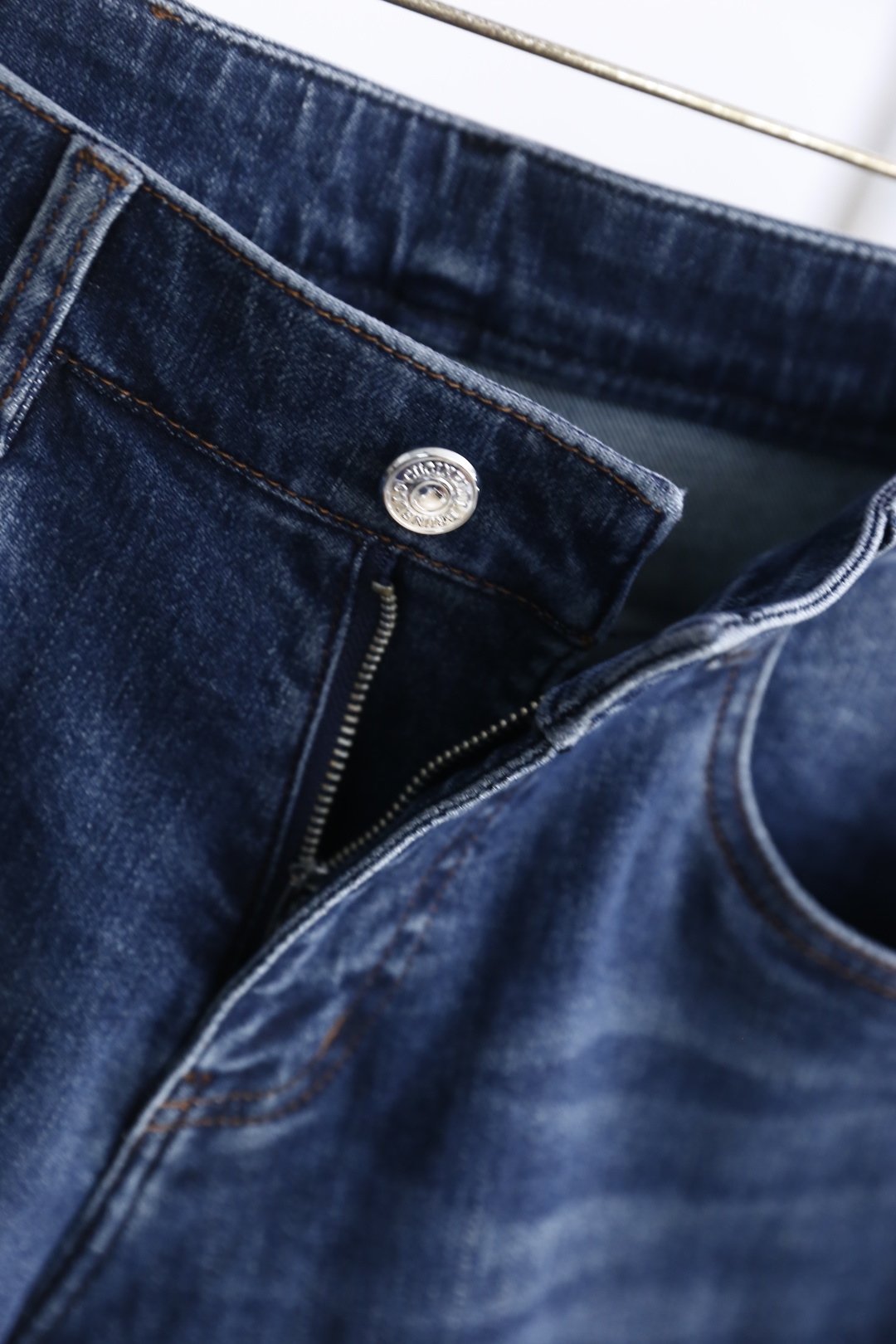 🔥Brunello Cucinelli.
秋季新品原单高端男士牛仔裤！奢华经典品牌字母LOGO配饰 专柜