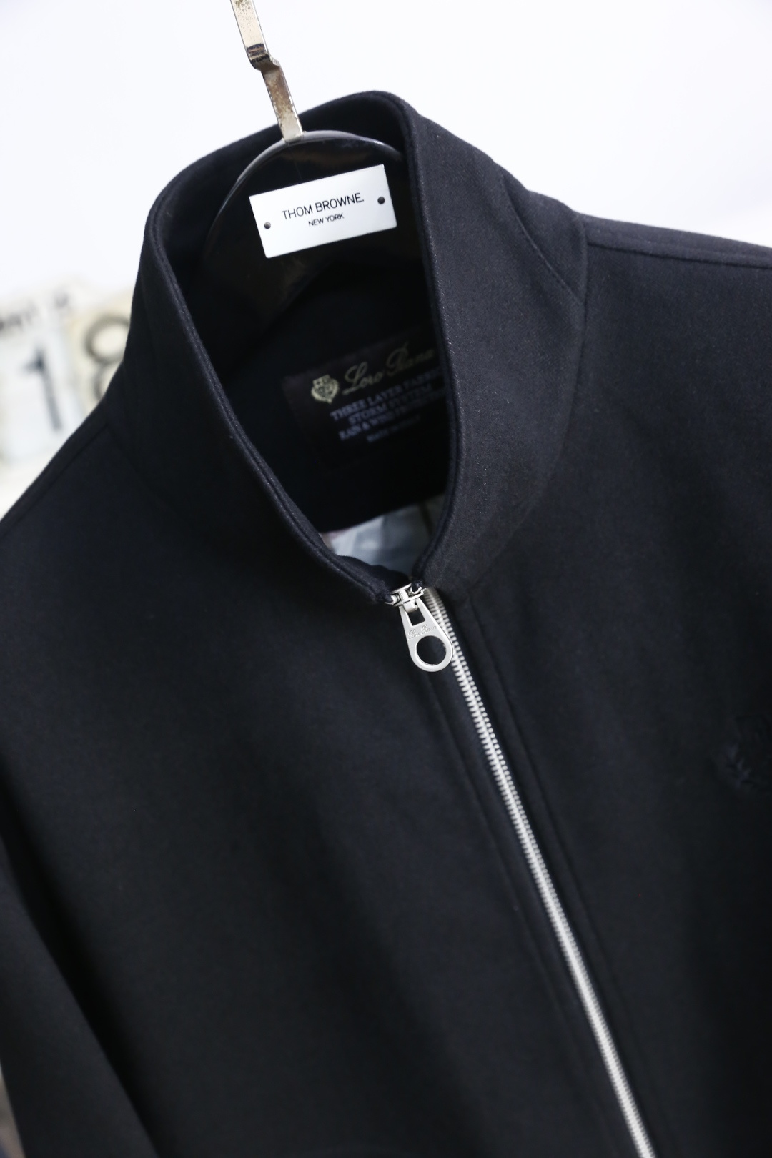 🔥lP🆕.
秋季新品！时尚男士立领拉链夹克！舒适百搭！人气极高的一款单品！奢华经典品牌LOGO搭配👍采用