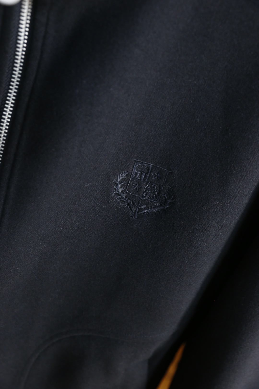 🔥lP🆕.
秋季新品！时尚男士立领拉链夹克！舒适百搭！人气极高的一款单品！奢华经典品牌LOGO搭配👍采用