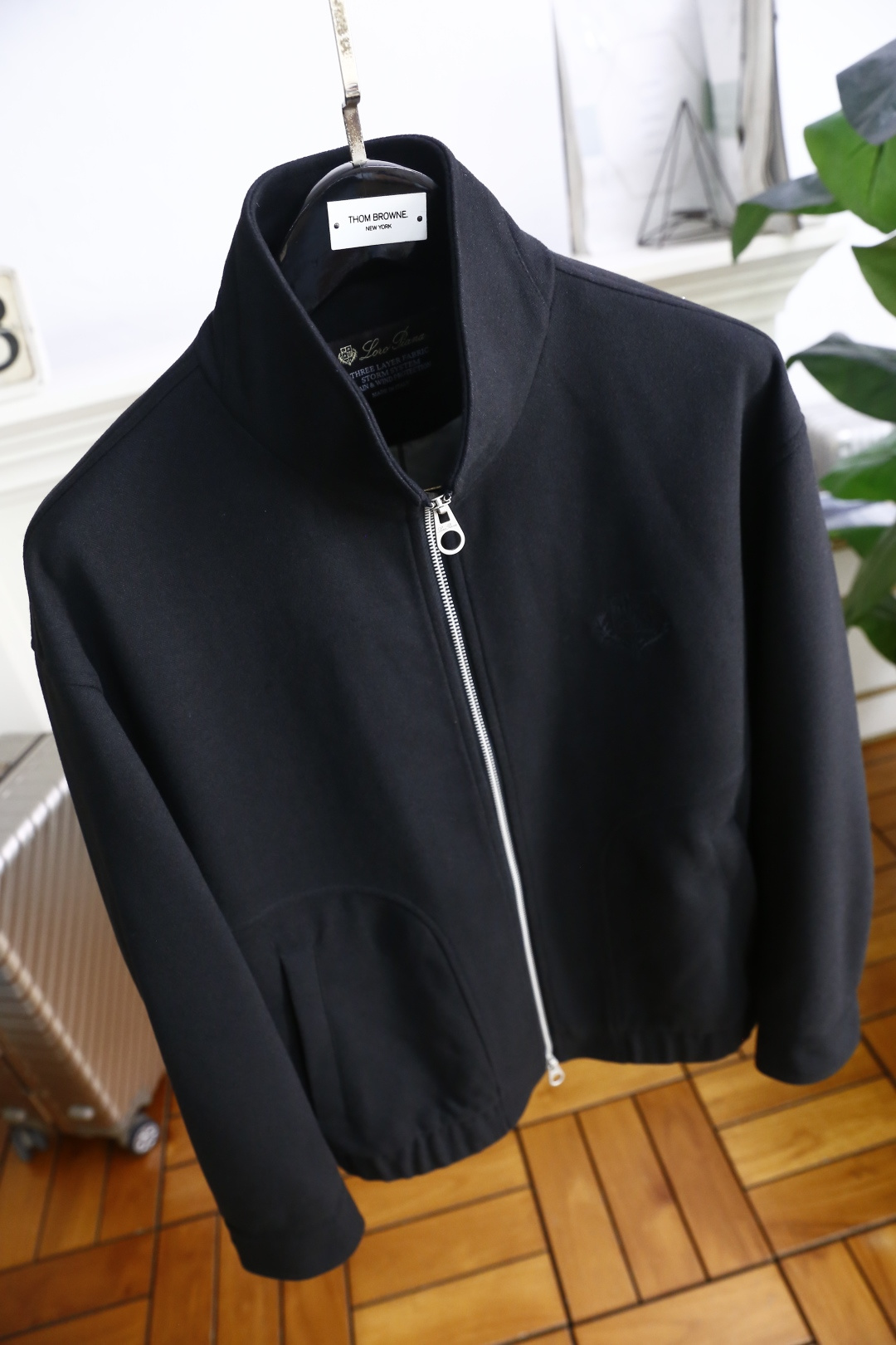 🔥lP🆕.
秋季新品！时尚男士立领拉链夹克！舒适百搭！人气极高的一款单品！奢华经典品牌LOGO搭配👍采用