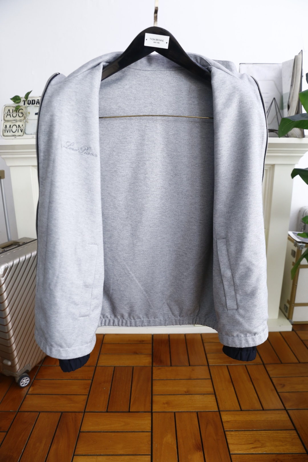 🔥lP🆕.
秋季新品🆕顶级原单男士双面可穿夹克！时尚立领设计📸采用舒适精纺羊毛面料！经典品牌LOGO元素