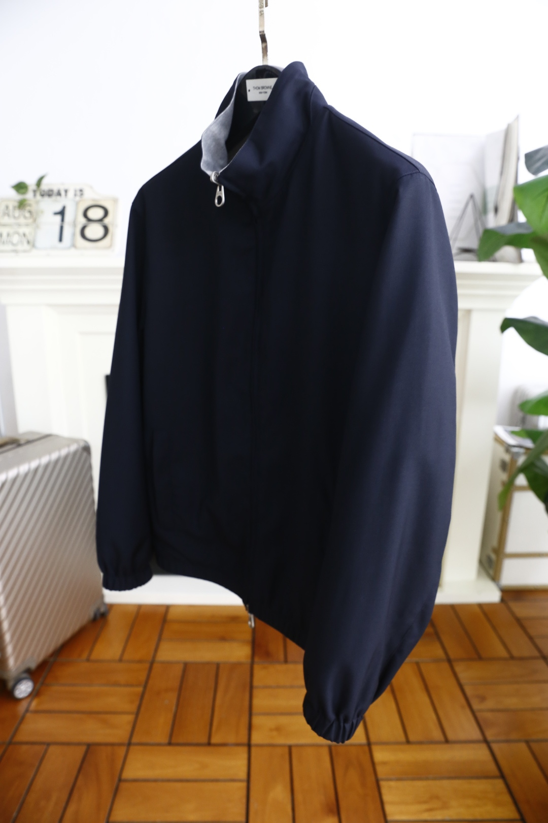 🔥lP🆕.
秋季新品🆕顶级原单男士双面可穿夹克！时尚立领设计📸采用舒适精纺羊毛面料！经典品牌LOGO元素