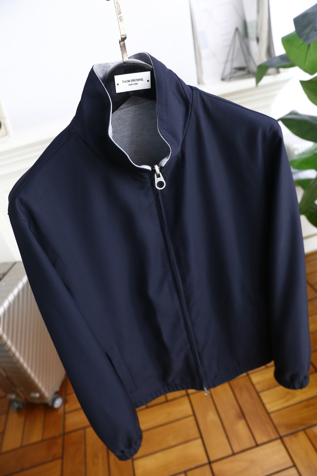 🔥lP🆕.
秋季新品🆕顶级原单男士双面可穿夹克！时尚立领设计📸采用舒适精纺羊毛面料！经典品牌LOGO元素