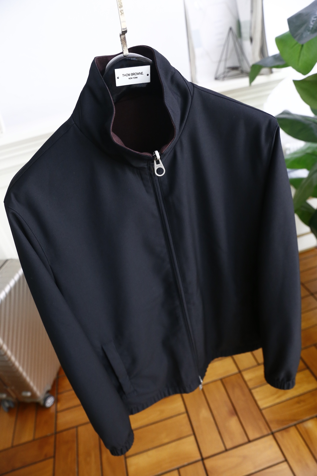 🔥lP🆕.
秋季新品🆕顶级原单男士双面可穿夹克！时尚立领设计📸采用舒适精纺羊毛面料！经典品牌LOGO元素