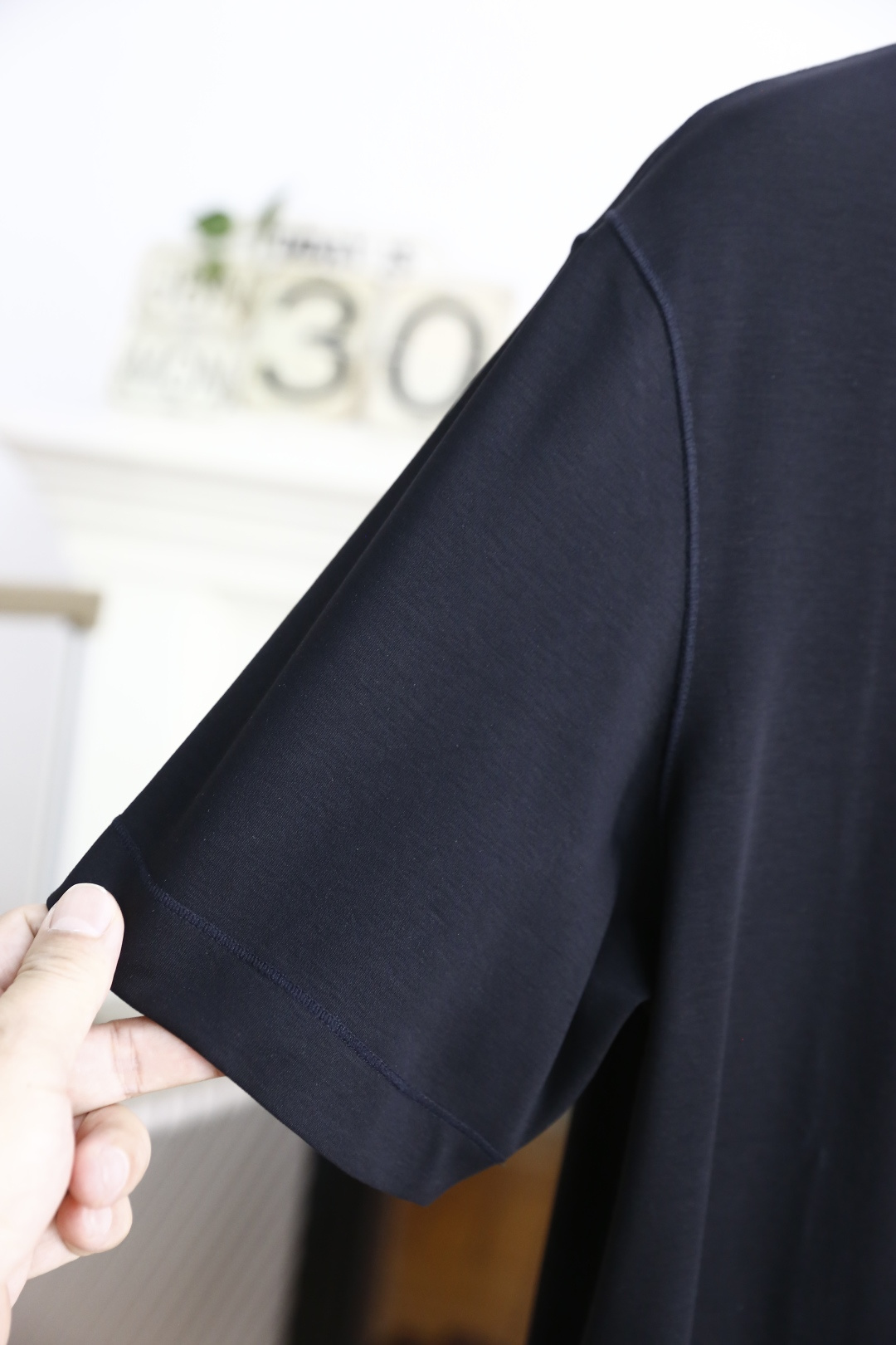 🔥巴宝丽/Burbe*ry.
爆单经典款回货🔥夏季男士圆领短袖🍃经典圆领设计！胸前品牌战马LOGO标识标