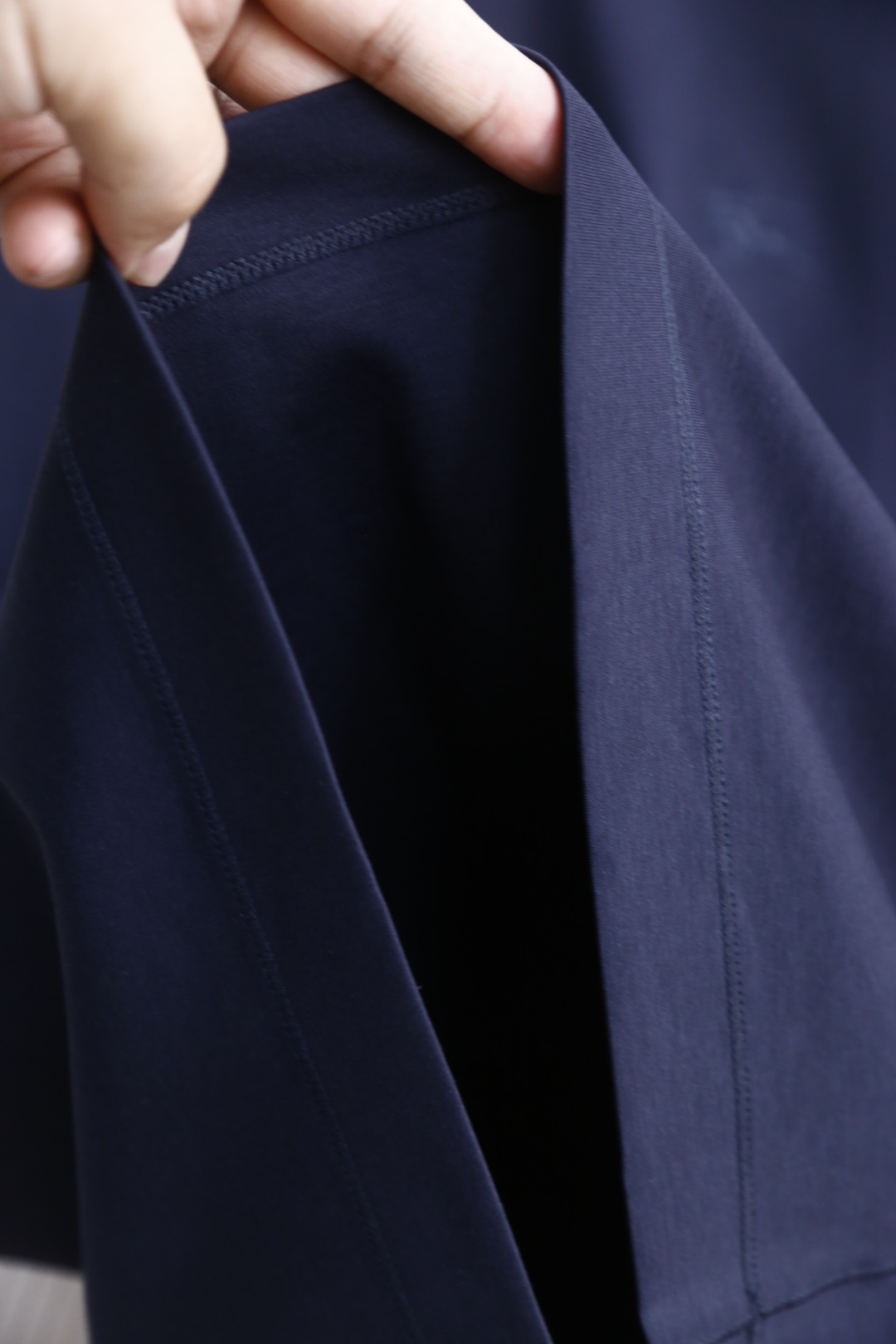 🔥巴宝丽/Burbe*ry.
爆单经典款回货🔥夏季男士圆领短袖🍃经典圆领设计！胸前品牌战马LOGO标识标