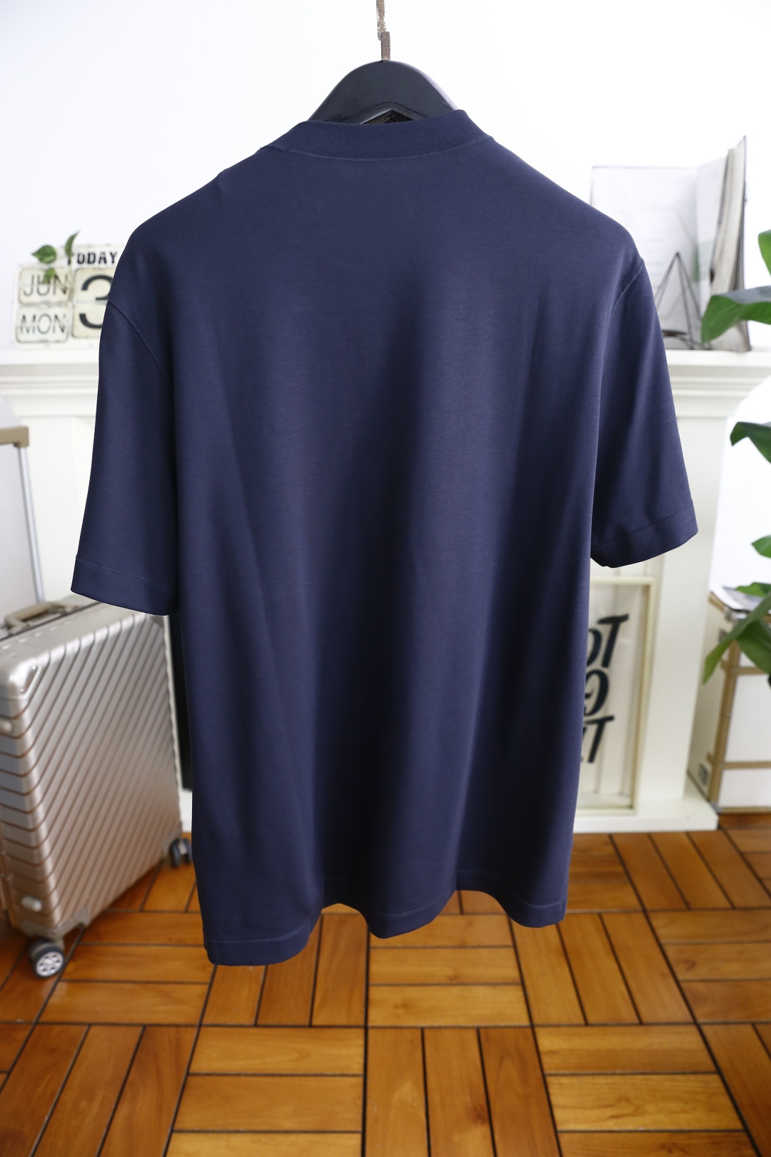 🔥巴宝丽/Burbe*ry.
爆单经典款回货🔥夏季男士圆领短袖🍃经典圆领设计！胸前品牌战马LOGO标识标