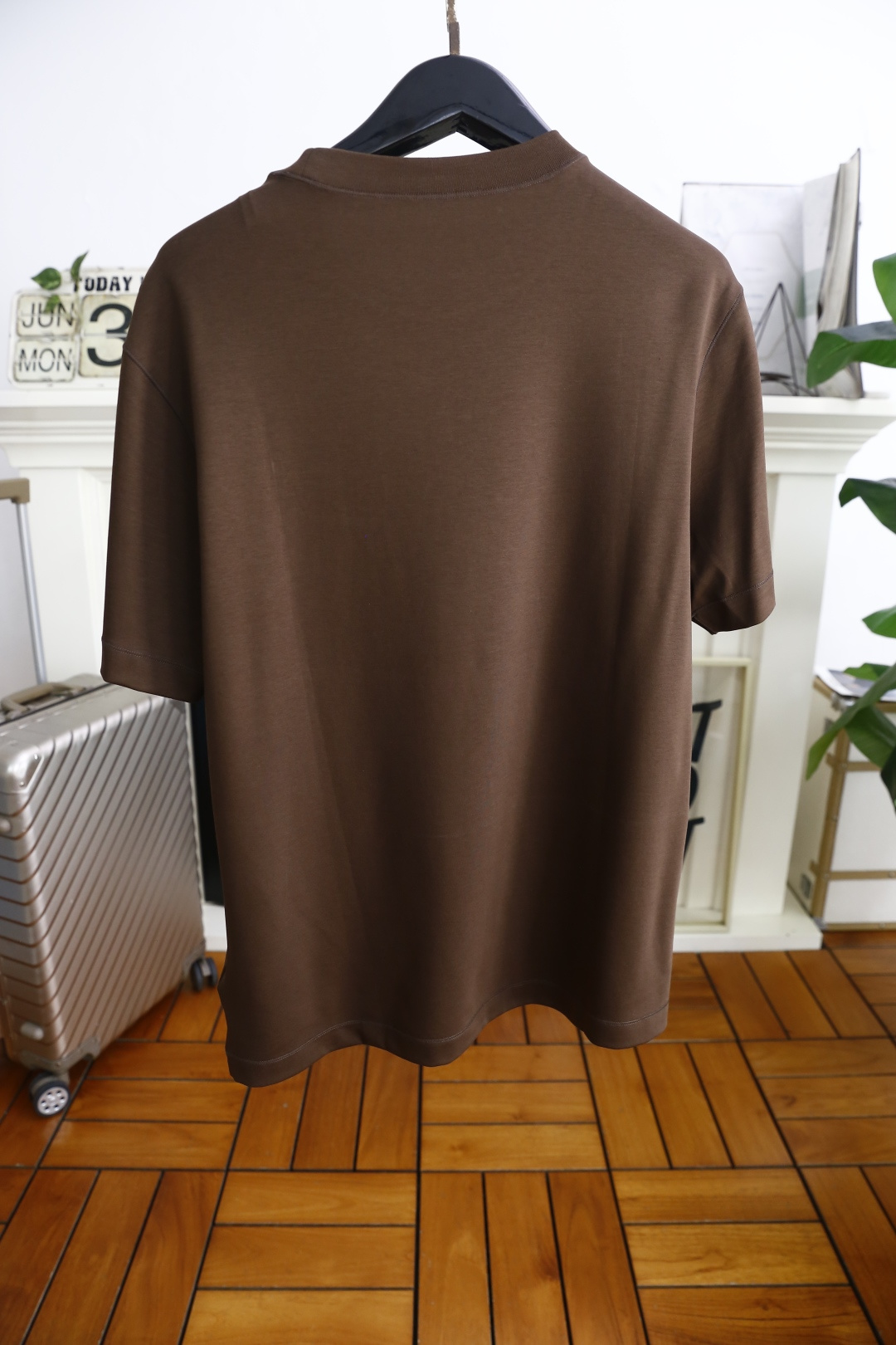 🔥巴宝丽/Burbe*ry.
爆单经典款回货🔥夏季男士圆领短袖🍃经典圆领设计！胸前品牌战马LOGO标识标