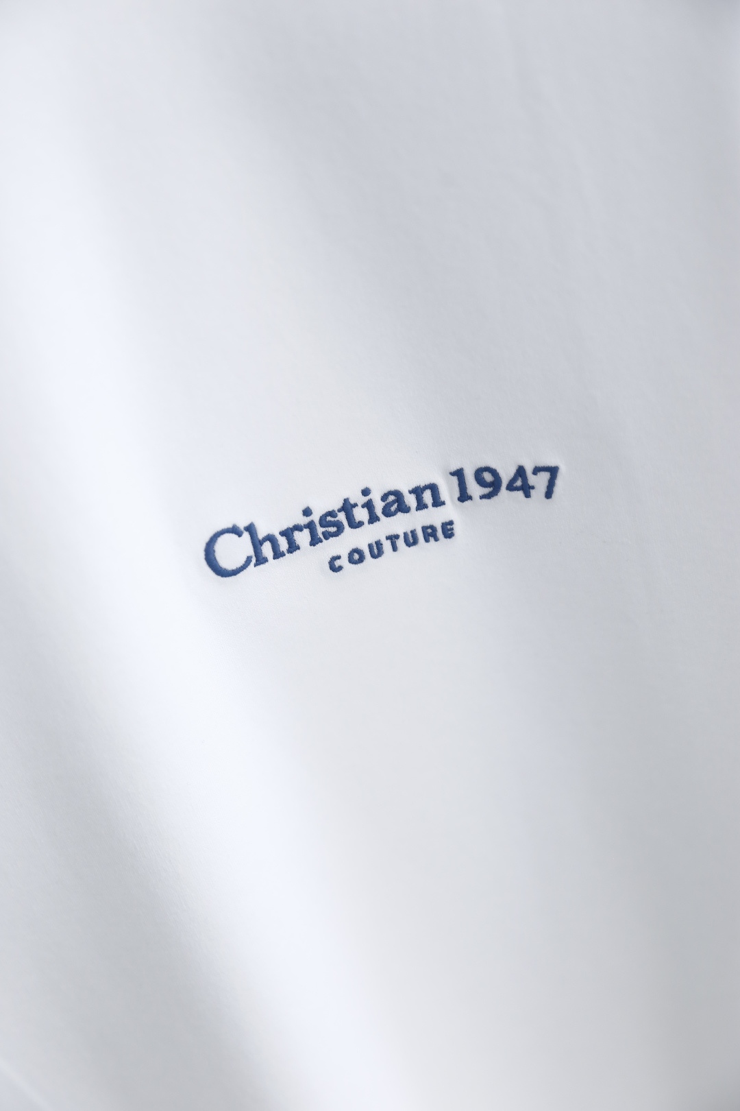 🔥迪奥/Christian D*or.
最后一批爆款短袖回货🔥🔥🔥
夏季男士圆领短袖🍃胸前奢华品牌LOG