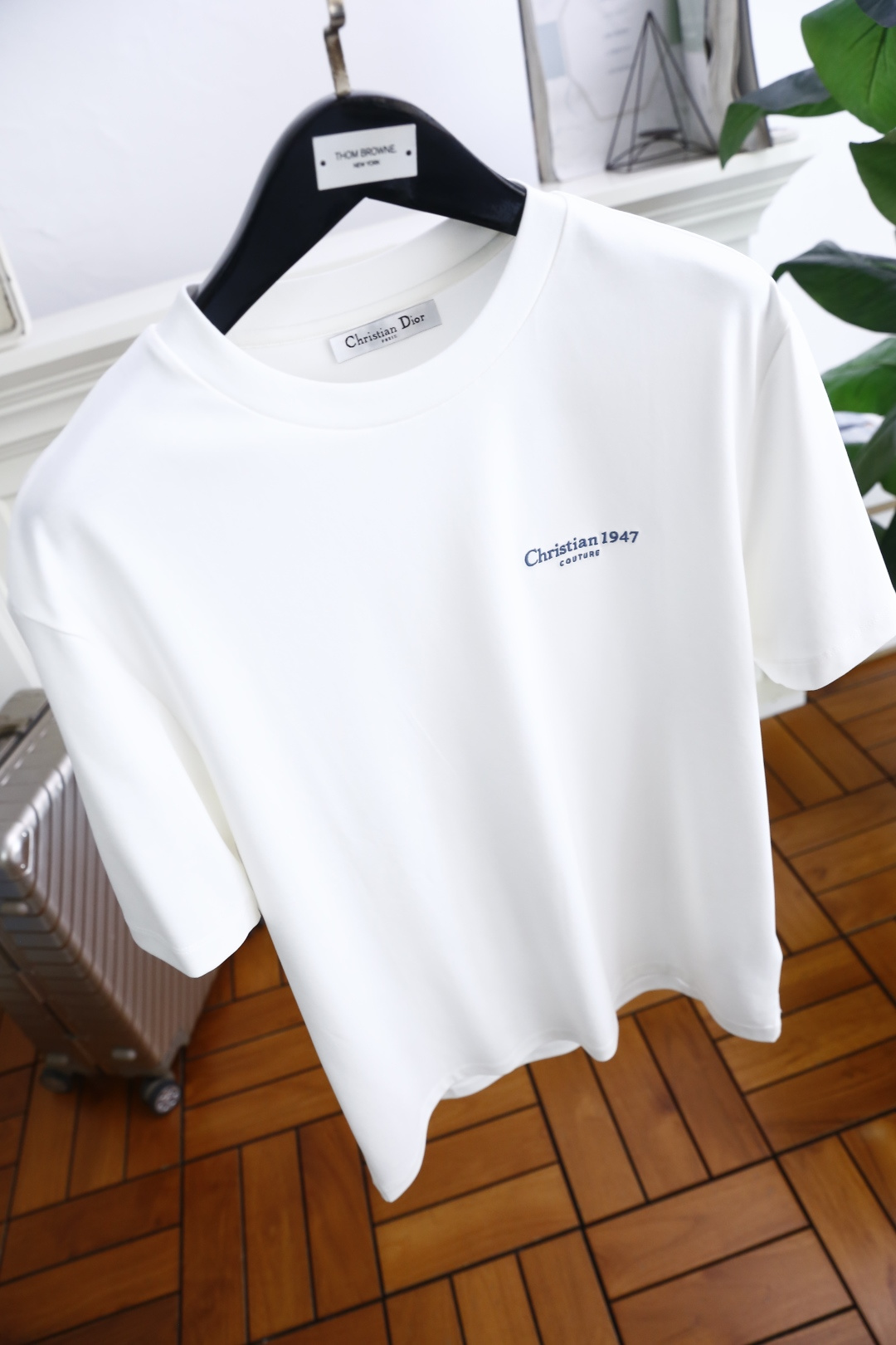 🔥迪奥/Christian D*or.
最后一批爆款短袖回货🔥🔥🔥
夏季男士圆领短袖🍃胸前奢华品牌LOG