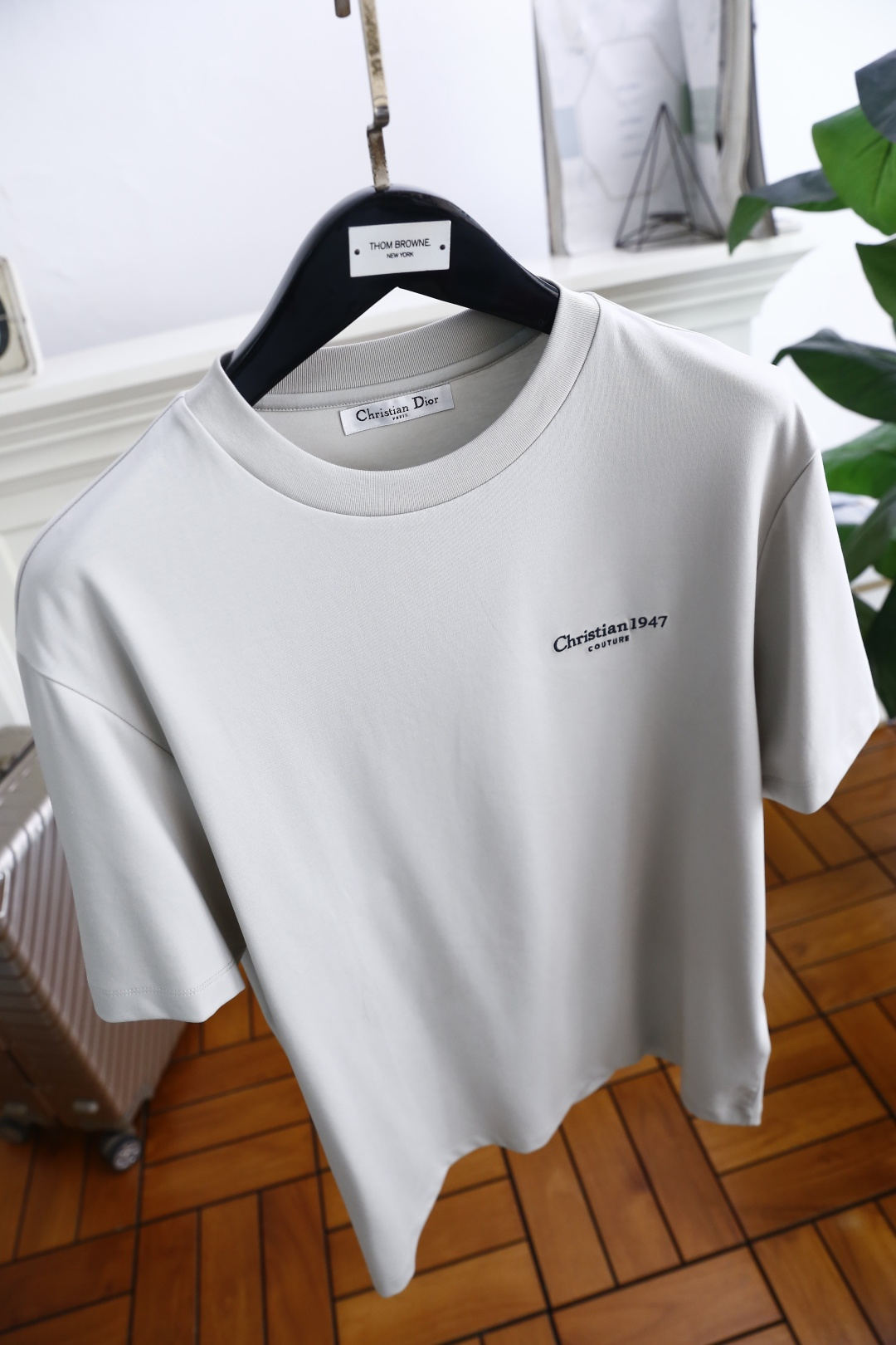 🔥迪奥/Christian D*or.
最后一批爆款短袖回货🔥🔥🔥
夏季男士圆领短袖🍃胸前奢华品牌LOG
