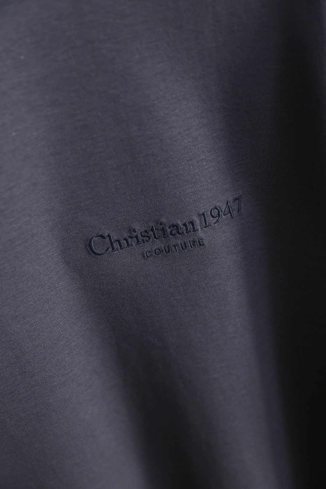 🔥迪奥/Christian D*or.
最后一批爆款短袖回货🔥🔥🔥
夏季男士圆领短袖🍃胸前奢华品牌LOG