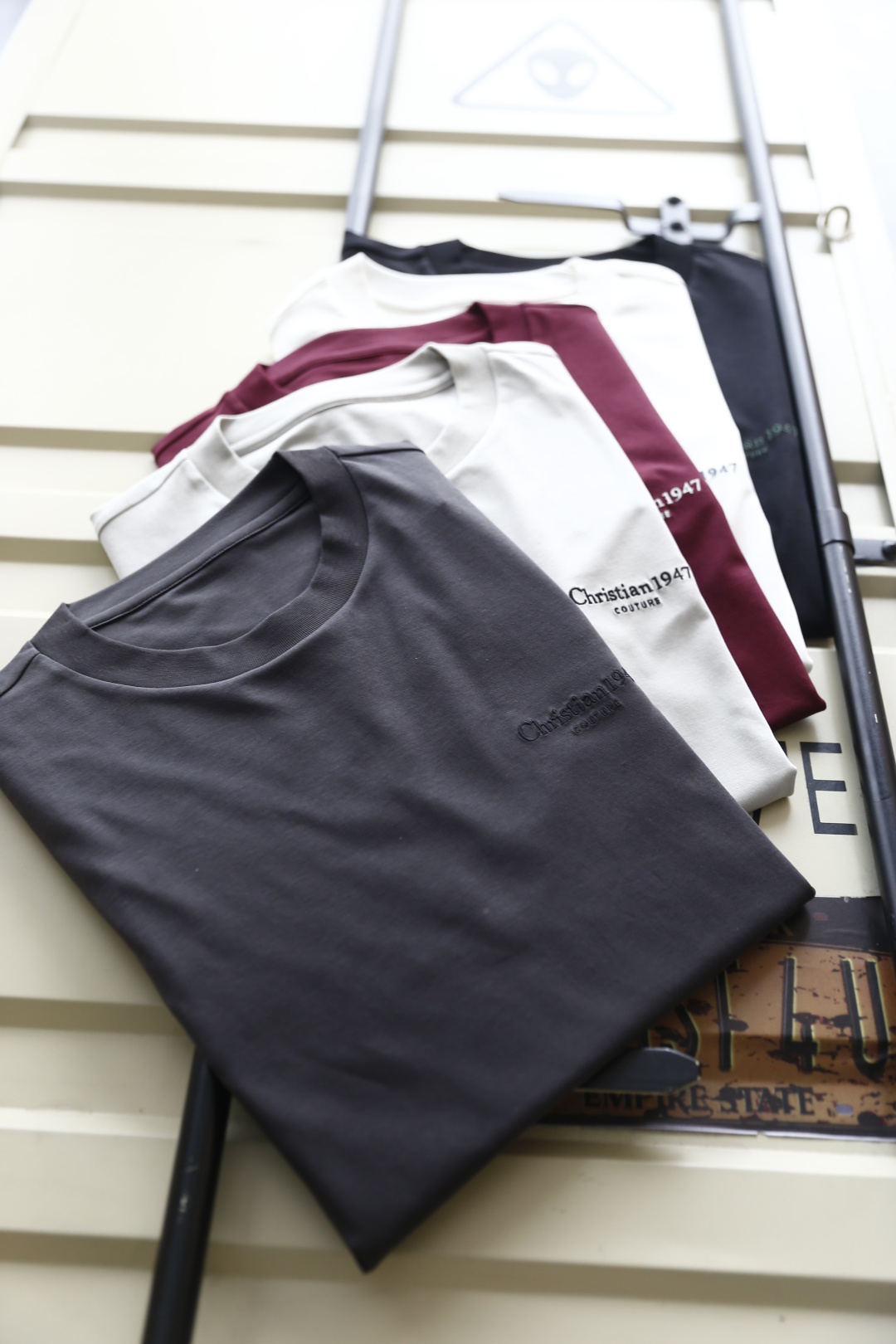 🔥迪奥/Christian D*or.
最后一批爆款短袖回货🔥🔥🔥
夏季男士圆领短袖🍃胸前奢华品牌LOG