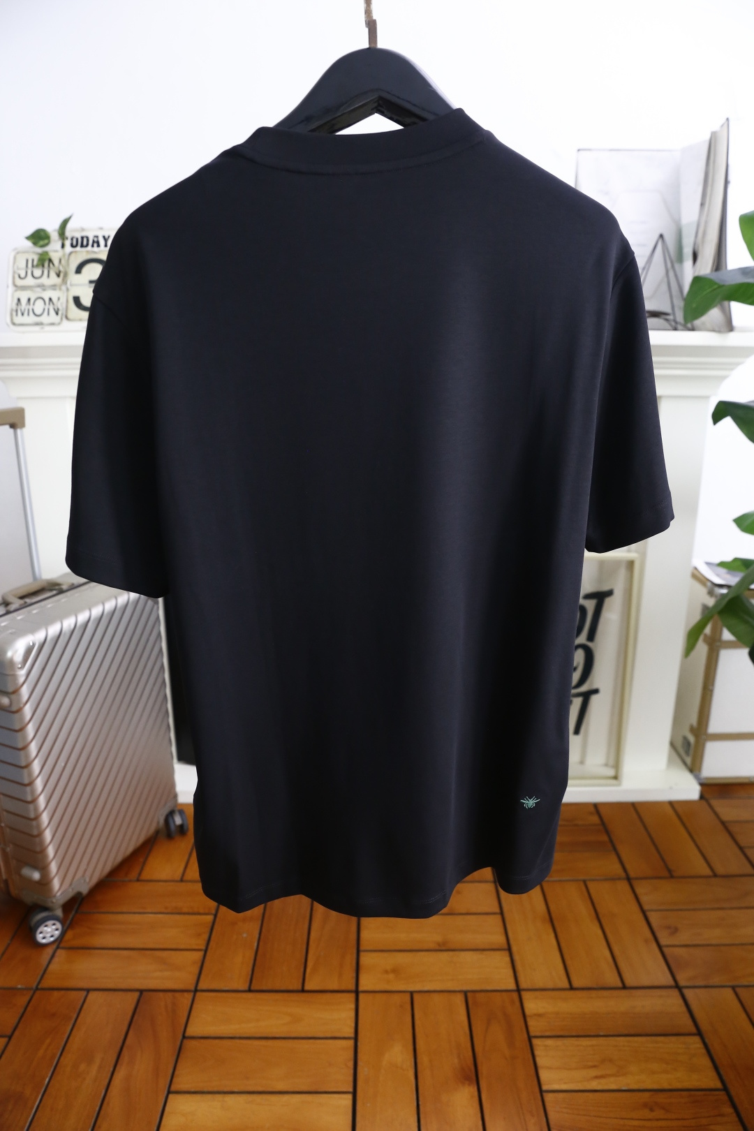 🔥迪奥/Christian D*or.
最后一批爆款短袖回货🔥🔥🔥
夏季男士圆领短袖🍃胸前奢华品牌LOG