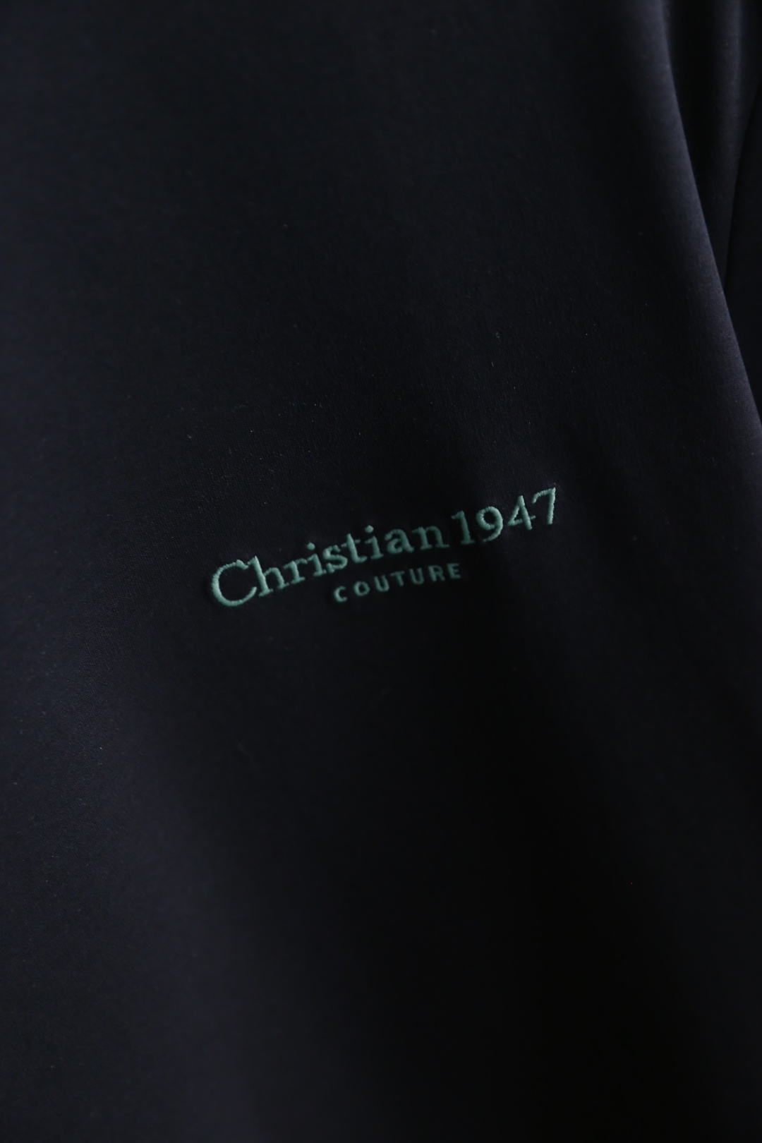 🔥迪奥/Christian D*or.
最后一批爆款短袖回货🔥🔥🔥
夏季男士圆领短袖🍃胸前奢华品牌LOG