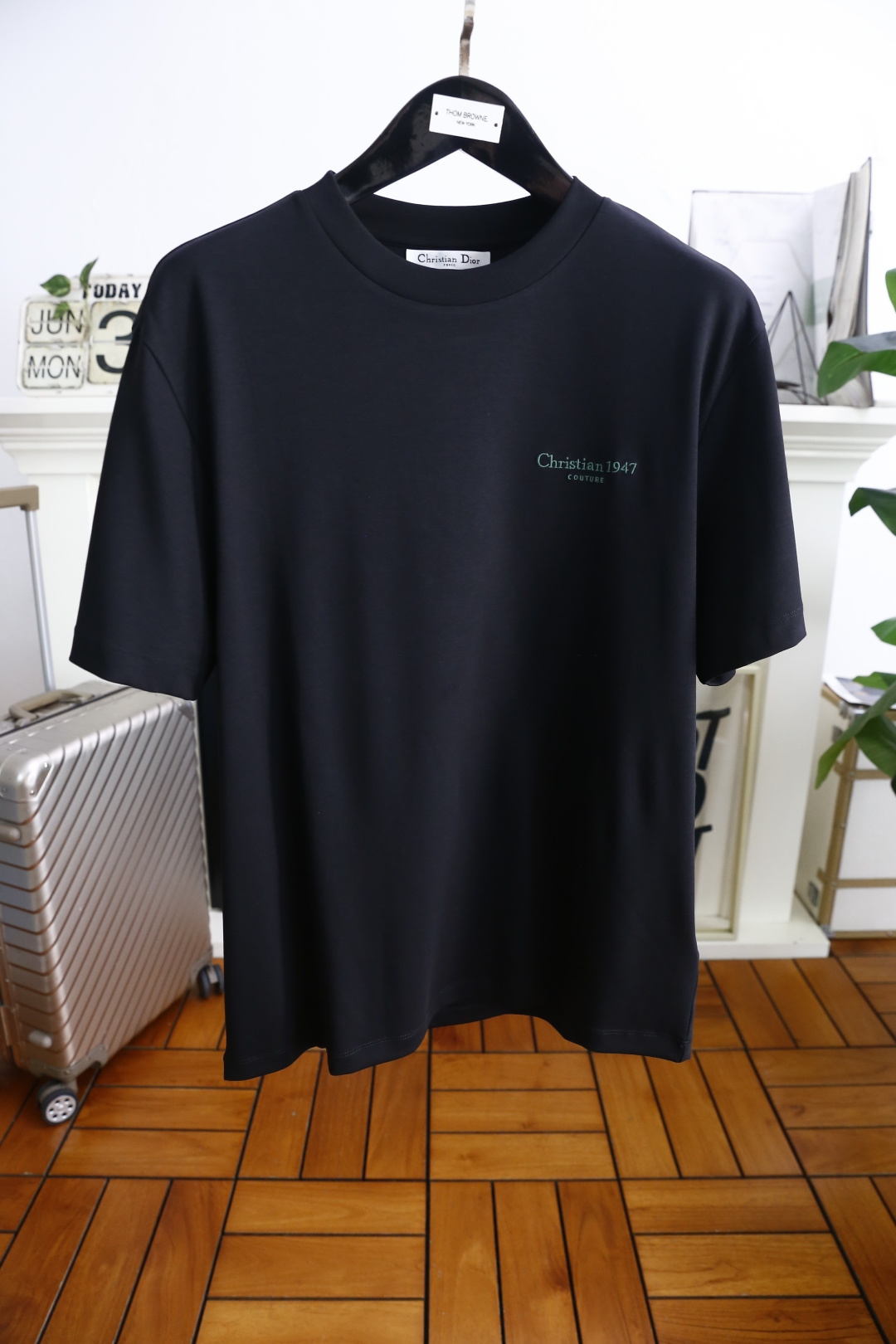 🔥迪奥/Christian D*or.
最后一批爆款短袖回货🔥🔥🔥
夏季男士圆领短袖🍃胸前奢华品牌LOG