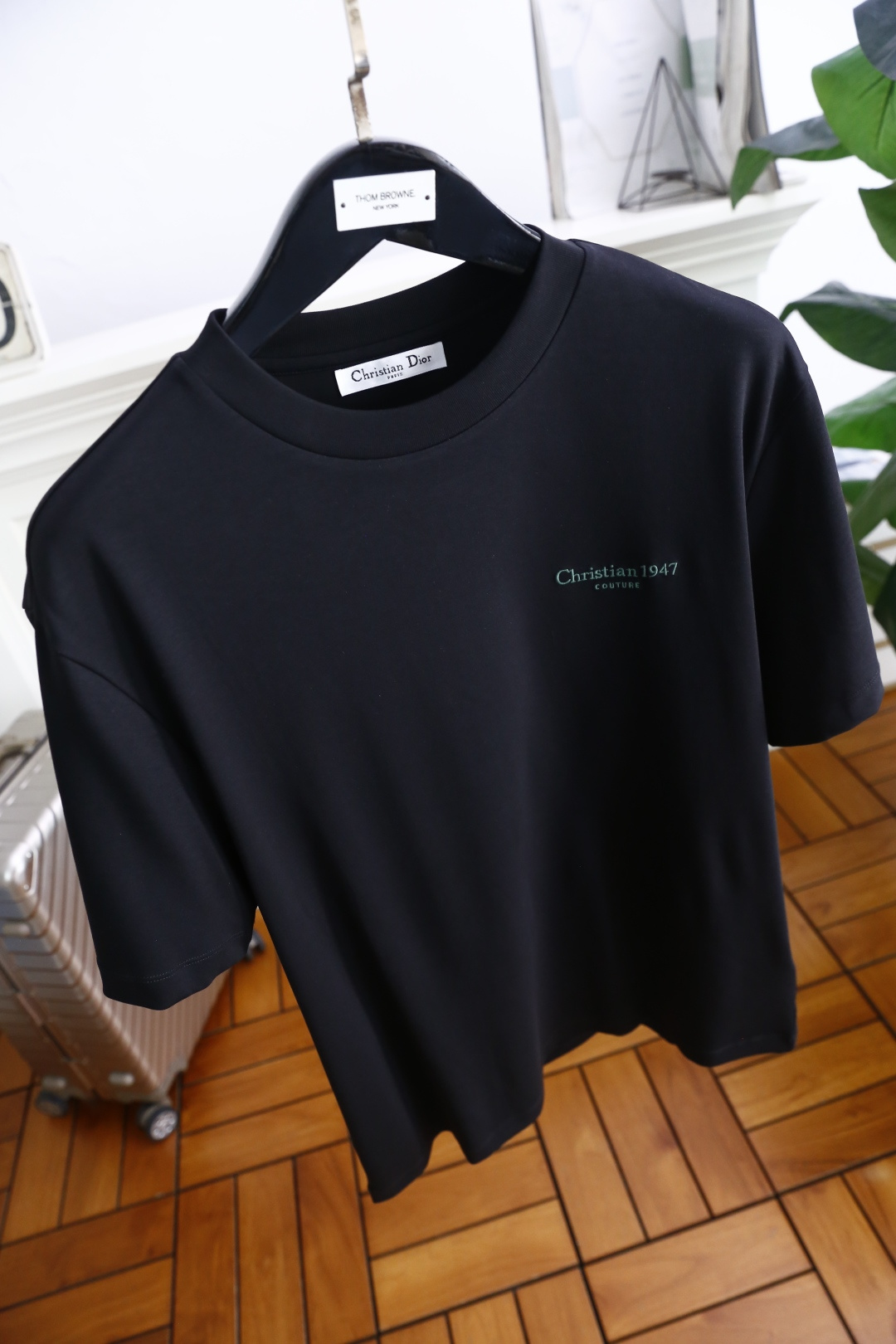 🔥迪奥/Christian D*or.
最后一批爆款短袖回货🔥🔥🔥
夏季男士圆领短袖🍃胸前奢华品牌LOG