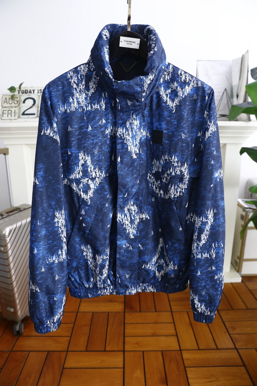 NO:515791,Louis Vuitt*n. 2025 autumn new fashion original single zipper men's jacket, using high-end top 1.1 fabric, soft and delicate, soft and comfortable upper body, original hardware zipper design, luxury brand pattern design, luxury brand original letter logo. It is both business and casual, and the style is versatile and suitable for all occasions, and anyone can easily control it! Complete three standards! Counter size S-XL, shipped the next day! ,,louis vuitton,louis vuitton,jackets & coats,alexander wang19860909路易威*/Louis Vuitt*n. 2025秋季新品时尚原單拉链男士夹克,采用高档顶级1.1面料手感柔软细腻上身柔软舒适,衣襟原版五金拉链设计,奢华品牌图案设计,奢华品牌原版字母logo.商务休闲兼备款,款式百搭适合各种场合 ,任何人都可以轻松驾驭！三标齐全！专柜尺码S-XL,隔天出货！,,louis vuitton,louis vuitton,jackets & coats,alexander wang,Men's clothing