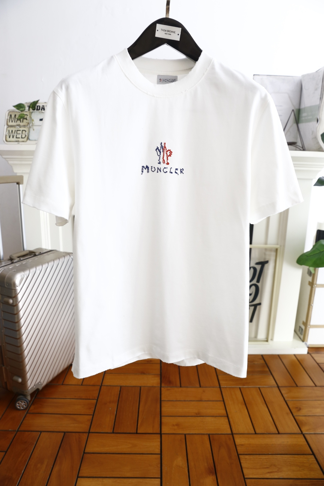 NO:515797,Mon*ler. 25 summer classic round neck men's short-sleeved fashion item design, more fashionable and comfortable, high standard customization, very stylish upper body, luxurious brand letter LOGO pattern on the chest, customer-supplied auxiliary materials, using top-grade comfortable cotton fabric with very delicate texture, exquisite details and exquisite craftsmanship, extremely shaping item, can be matched with any fashion, super good style, a must-have item for trendy men. Counter size: M-5XL, shipped the next day!  , Moncler, T-shirt, alexander wang19860909蒙口/Mon*ler. 25夏季经典圆领男士短袖时尚单品设计,更加时尚舒适,高标准定制,上身非常有型,胸前奢华品牌字母LOGO 图案 客供辅料,采用顶级舒适棉面料质感非常细腻,细节工艺精湛考究,塑造性极高的一款单品,任何时装都可以搭配,版型超级好 潮男必备单品 专柜尺码:M-5XL,隔天出货！,,Moncler,T-shirt,alexander wang,Men's clothing