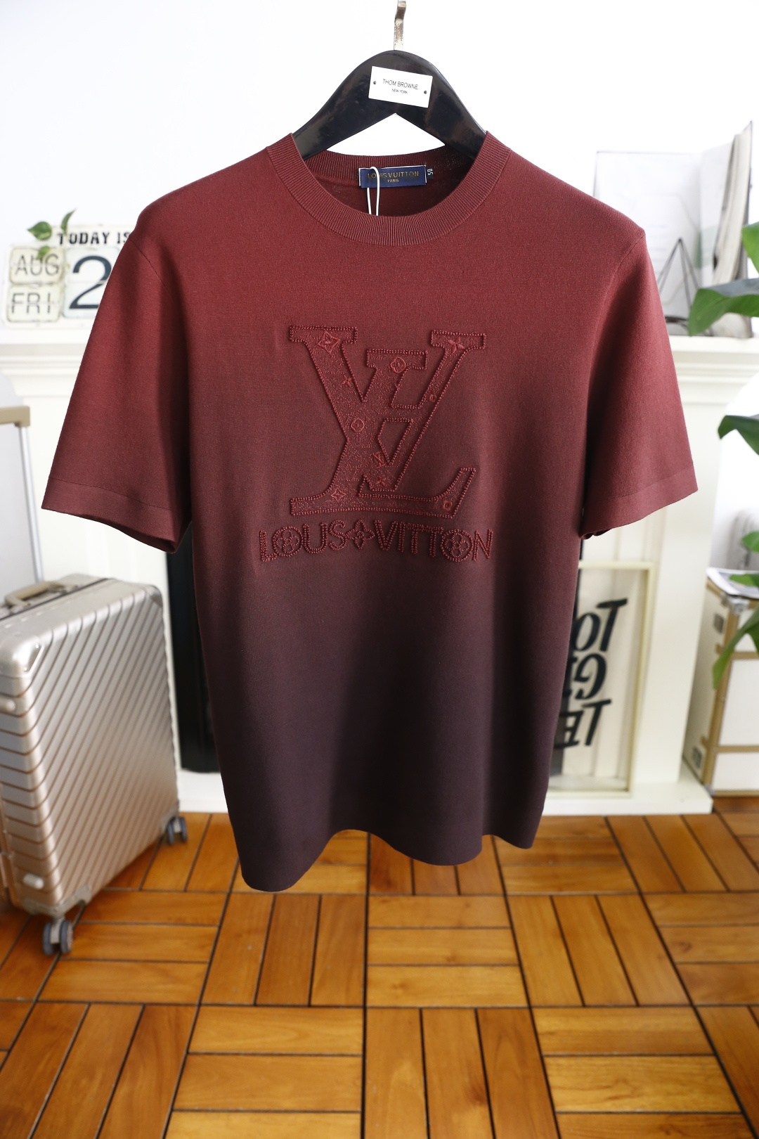 NO:517921,Louis Vuitt*n. 2025 autumn new fashion men's base knit sweater!  Fashionable classic round neck design!  Luxury classic brand LOGO design!  High-end custom versatile styles that anyone can easily control with. Use top-quality comfortable knitted fabrics!  It is very high-end and understandable. It must be purchased!  Soft, skin-friendly and breathable, and has a very crisp and drooping feeling. The upper body is fashionable and fashionable, and it is a must-have item for trendy men!  Counter size 48-56, shipped the next day!  ,,louis vuitton,louis vuitton,alexander wang19860909路易威*/Louis Vuitt*n. 2025秋季新品时尚男士打底针织衫！时尚经典圆领设计！奢华经典品牌LOGO设计！高级定制百搭款式 任何人都可以轻松驾驭 采用顶级舒适针织面料！非常显档次懂货的必须入！柔软亲肤透气 ,又有很好的挺括 垂感 上身时尚潮流色系,潮男必备单品！专柜尺码48-56,隔天出货！,,louis vuitton,louis vuitton,alexander wang,Men's clothing