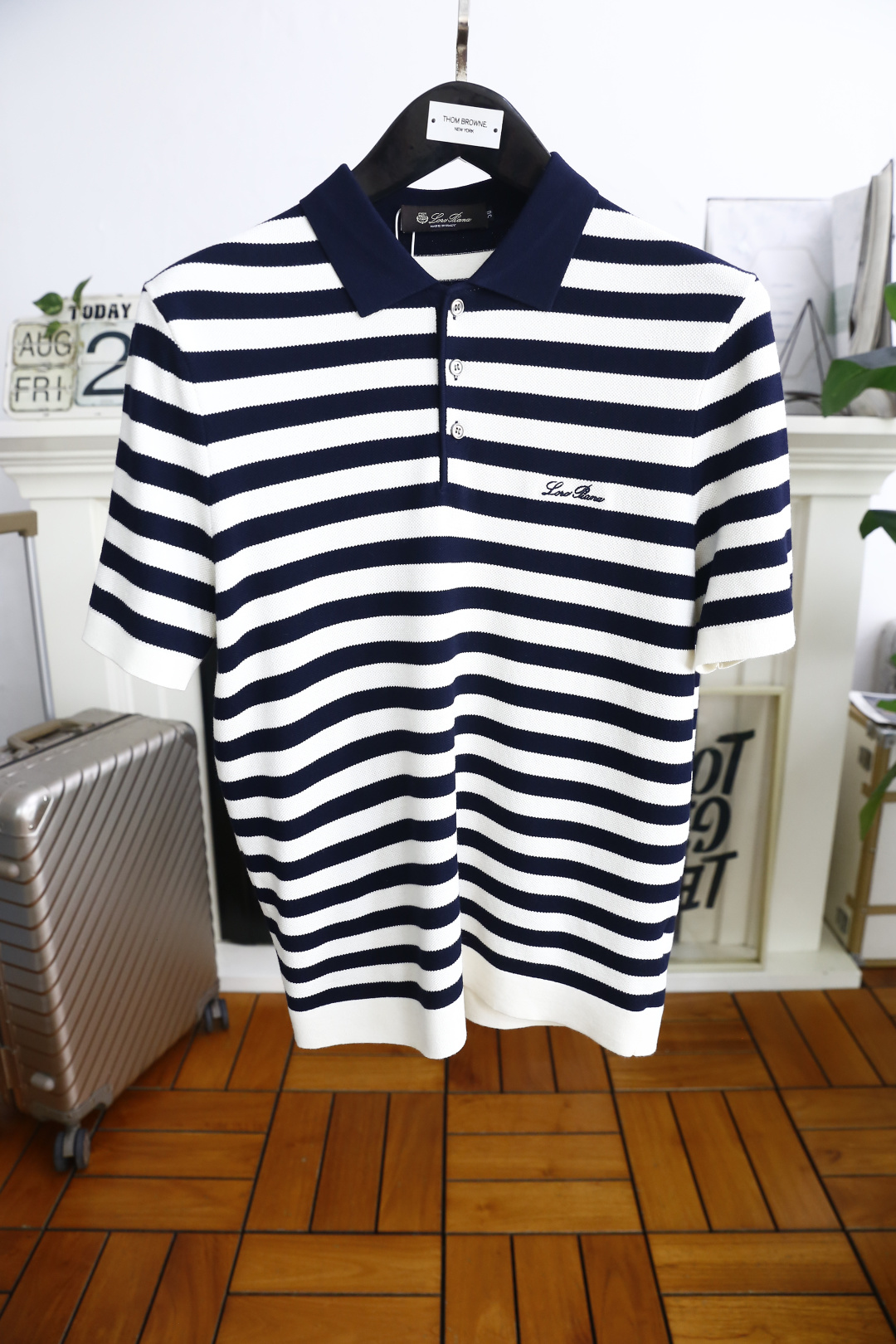 NO:517905,LP. 2025 autumn new product men's striped lapel POLO sweater high-end custom versatile styles. Anyone can easily control it. It uses high-end and comfortable knitted fabric!  Luxury classic brand LOGO design, very high-end and people who understand goods must enter!  The style and tailoring are slim styles, which are very exquisite, showing aura and highlighting the exquisiteness of business men. This is the unique feature, just right slim fit, and the upper body effect is very good!  Counter size M-3XL, shipped the next day!  loro piana alexander wang19860909LP. 2025秋季新品男士条纹翻领POLO针织衫高级定制百搭款式 任何人都可以轻松驾驭 采用高档舒适针织面料！奢华经典品牌LOGO设计,非常显档次懂货的必须入！版型剪裁属于修身款 非常精致,显气场,又会凸显商务男士的精致,这就是独到之处,恰到好处的修身,上身效果非常赞！专柜尺码M-3XL,隔天出货！,,loro piana,alexander wang,Men's clothing