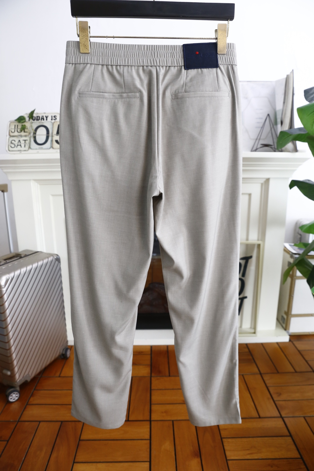 🔥kiton.25夏季时尚男士薄款休闲西裤！采用进口舒适透气面料，奢华经典品牌字母LOGO设计 松紧腰搭